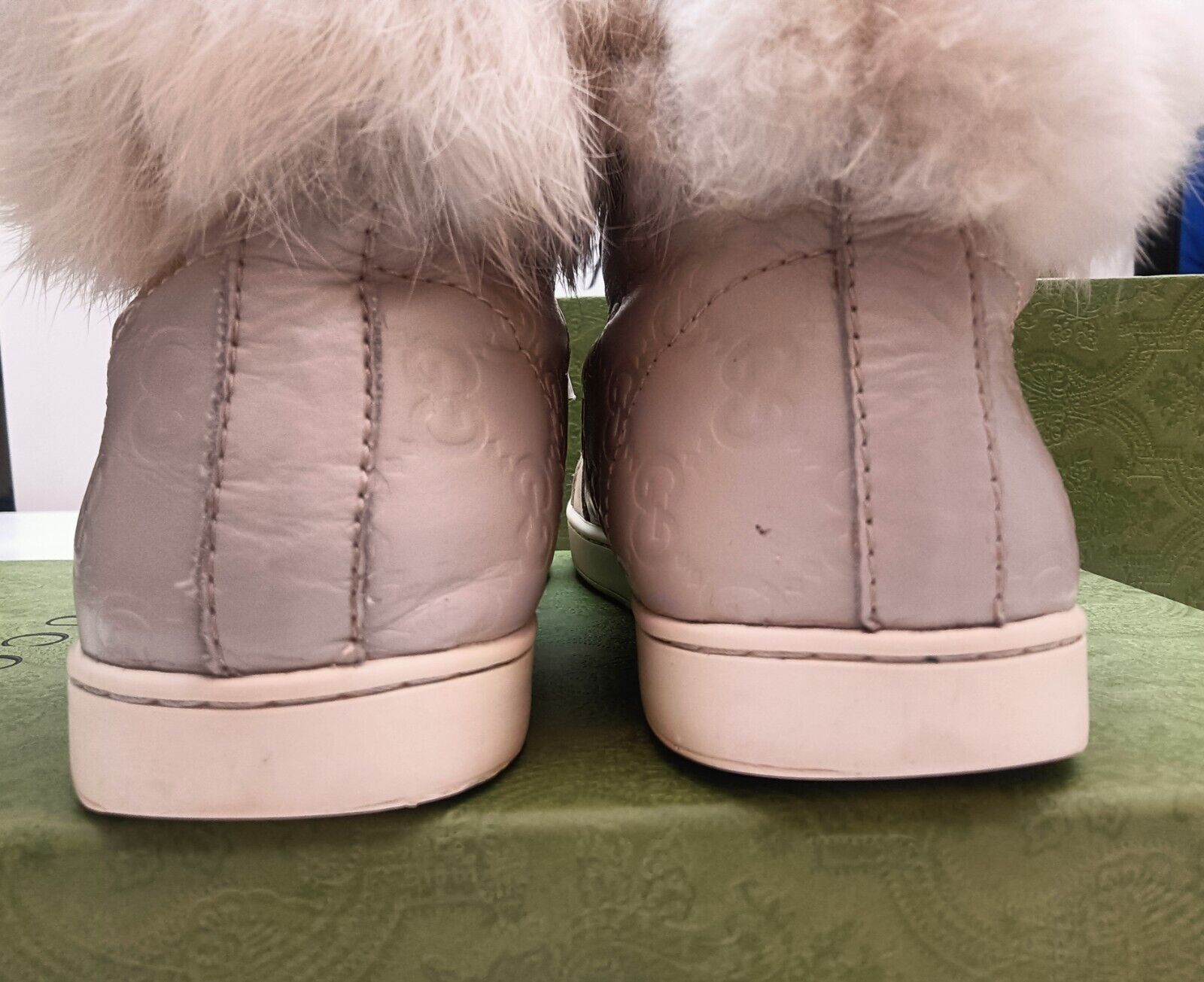Gucci – Sneakers "Coda" Alte Pelle Guccissima Bordi in Pelliccia