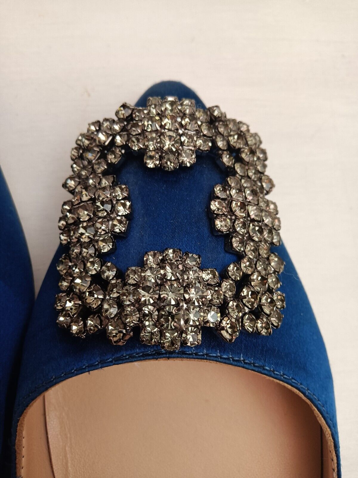 Manolo Blahnik – Ballerine Hangisi in Raso di Seta Blu Royal