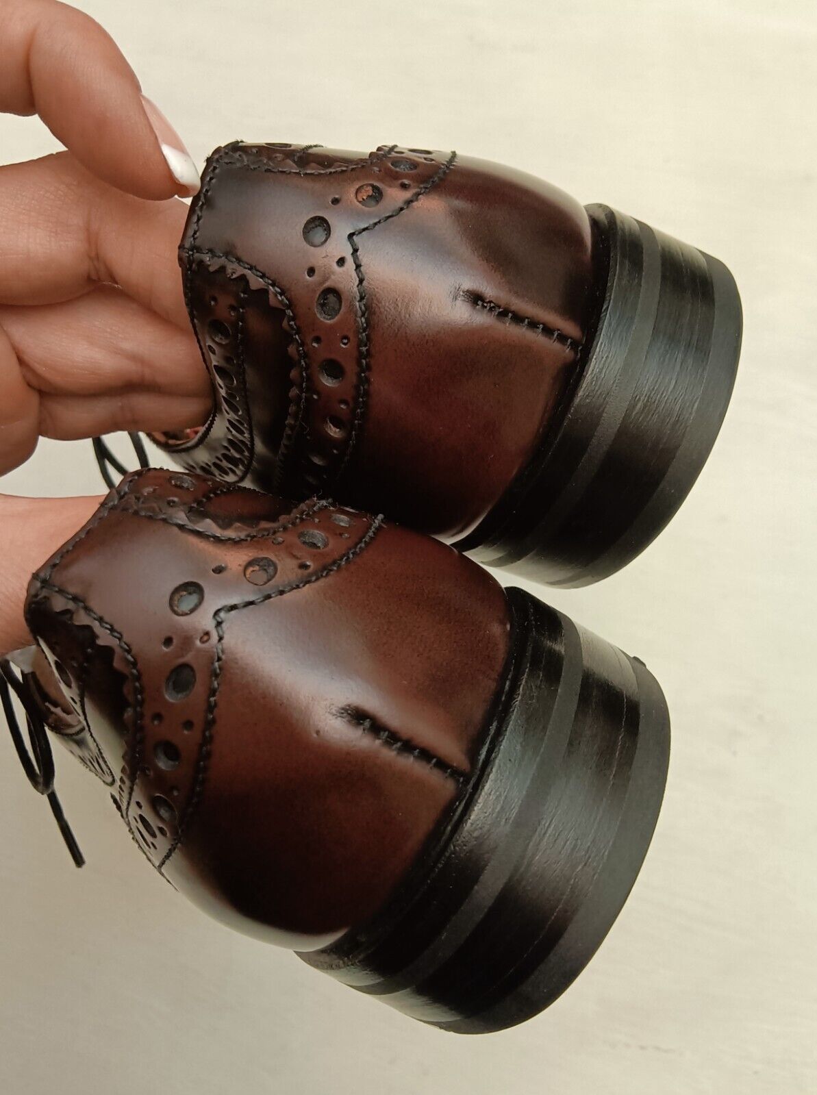 Church’s – Mocassini Donna Burwood WG Oxford Brogue Stringate in Pelle Burgundy