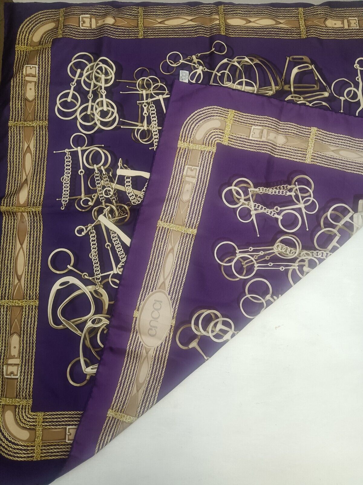 Gucci – Foulard in seta viola