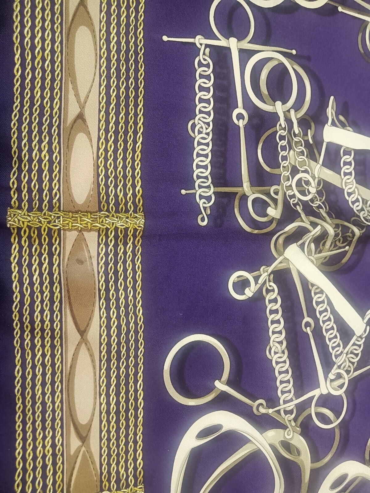 Gucci – Foulard in seta viola