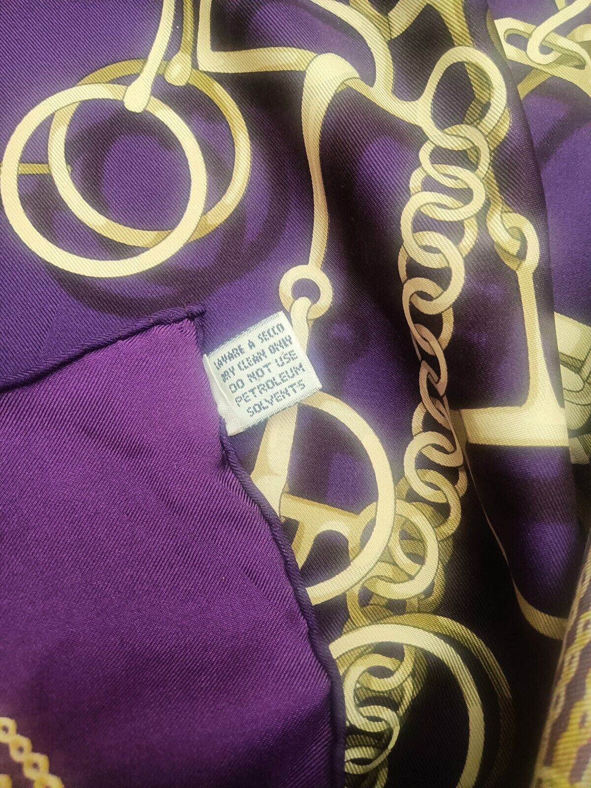 Gucci – Foulard in seta viola