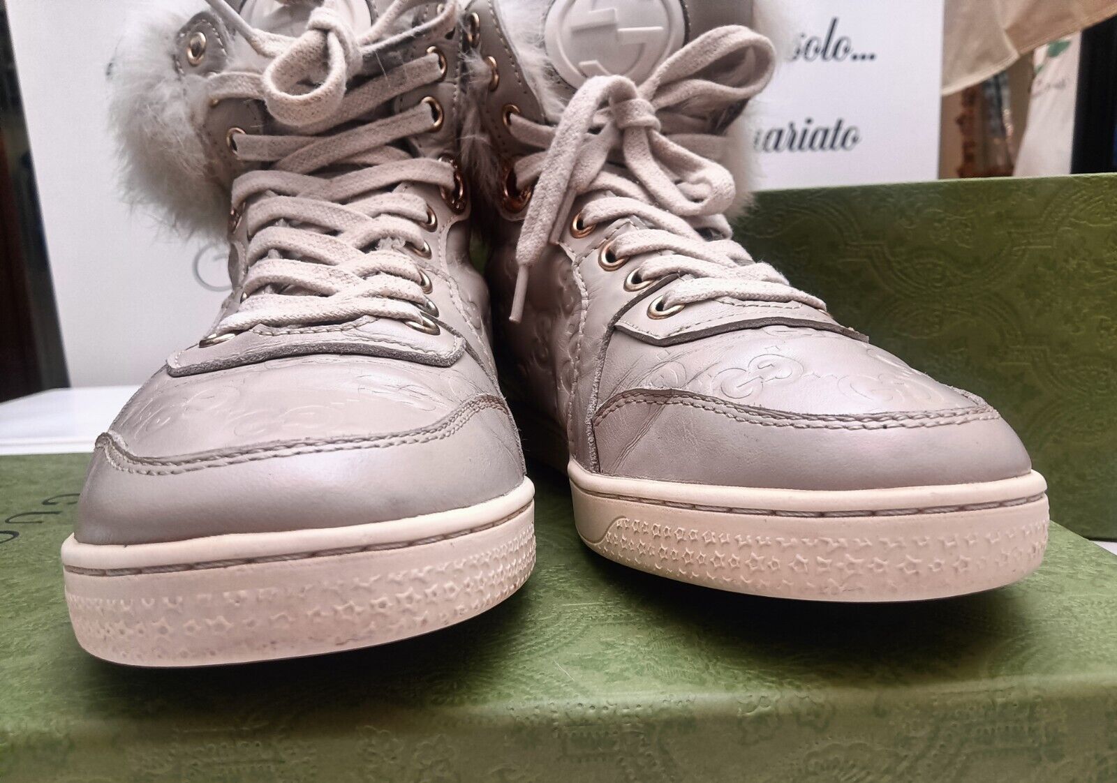 Gucci – Sneakers "Coda" Alte Pelle Guccissima Bordi in Pelliccia