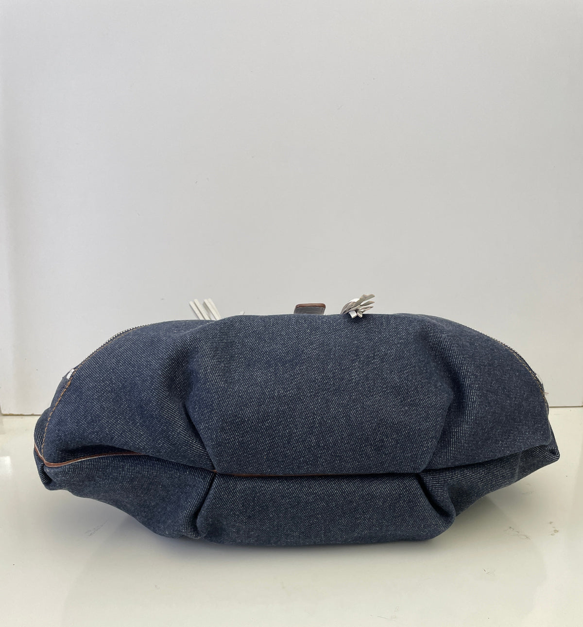 Ferragamo - Borsa a Spalla mod. "ROPE" denim blu con inserti in pelle bianca e manico corda