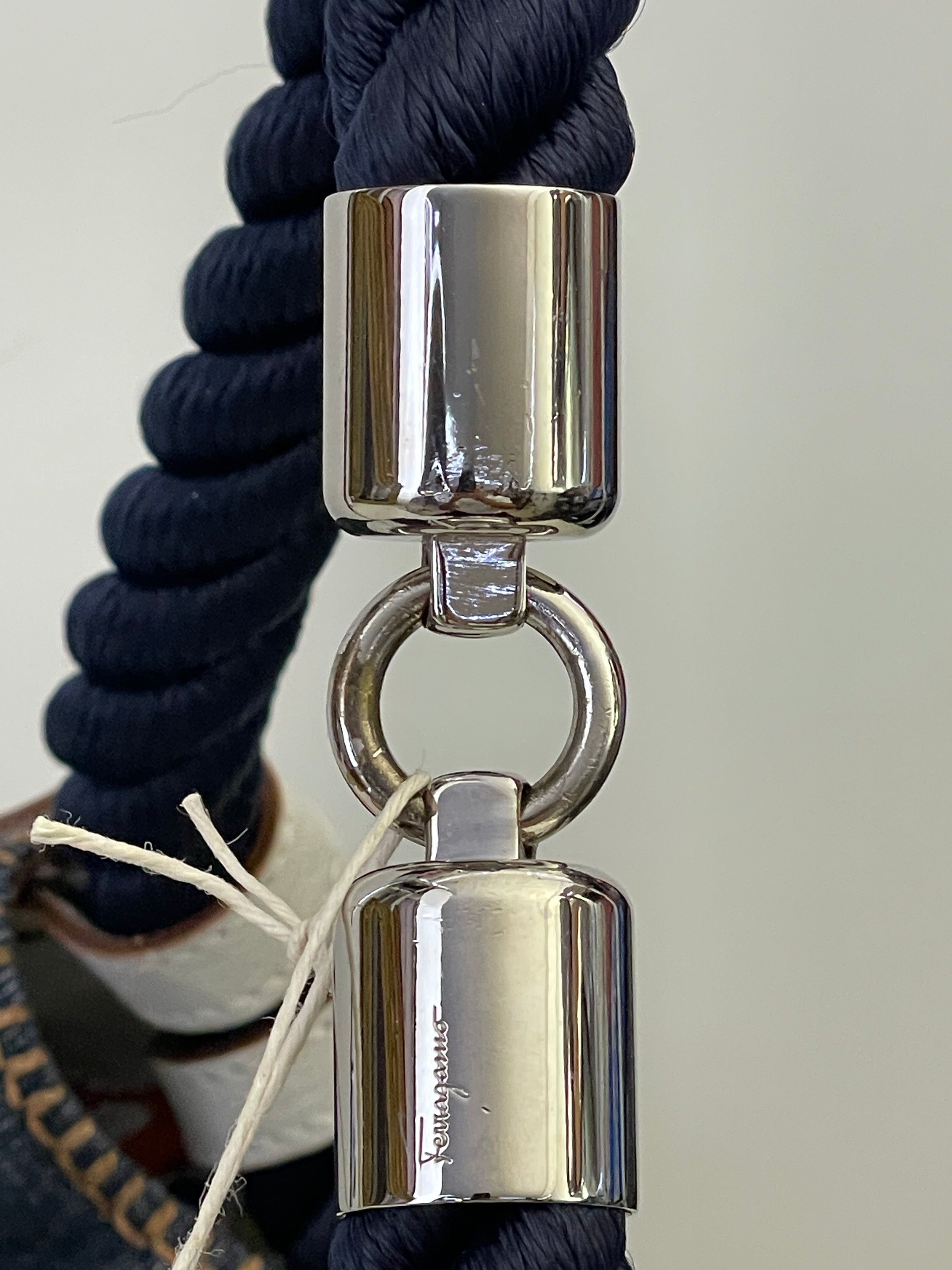 Ferragamo - Borsa a Spalla mod. "ROPE" denim blu con inserti in pelle bianca e manico corda