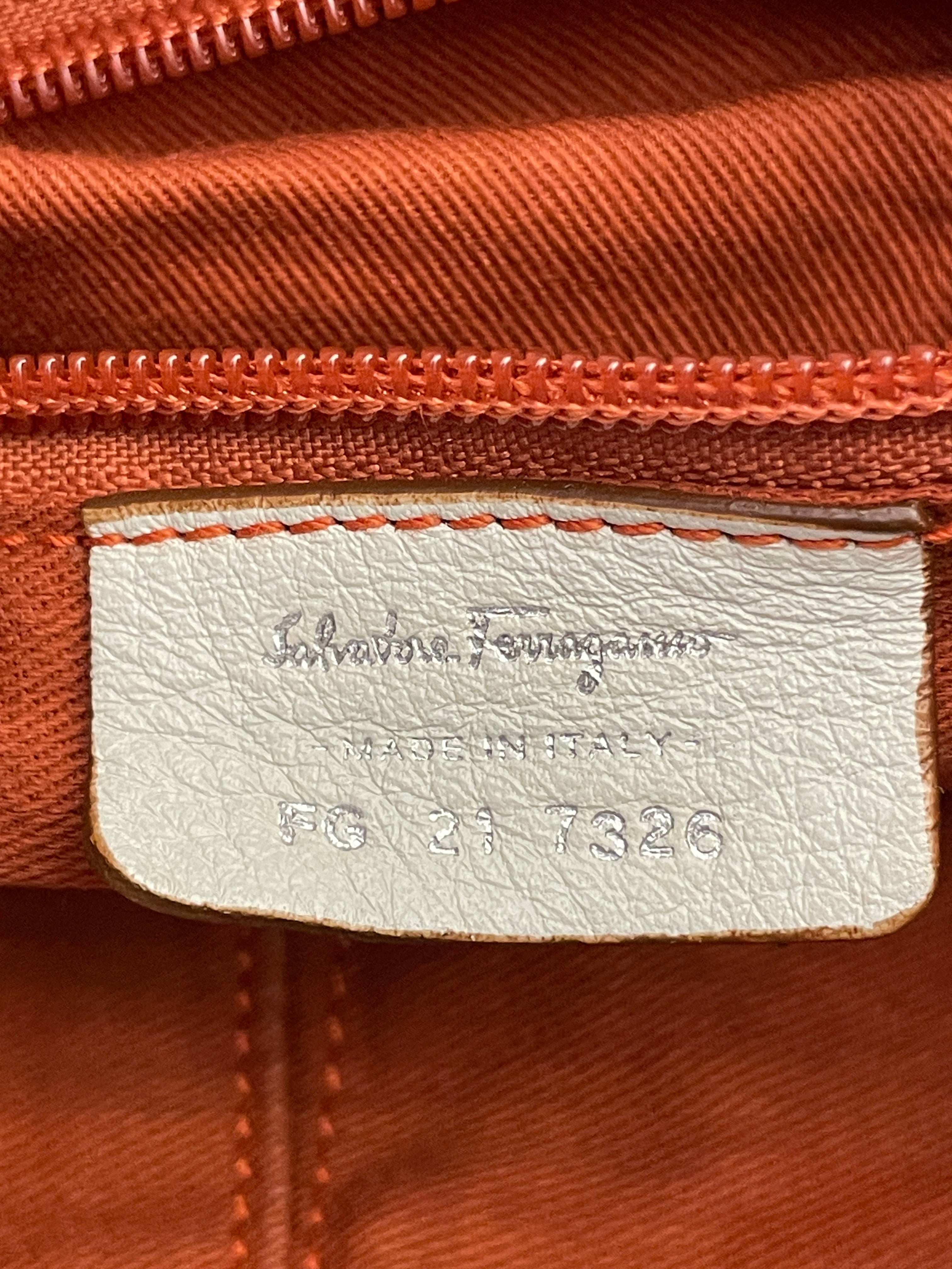 Ferragamo - Borsa a Spalla mod. "ROPE" denim blu con inserti in pelle bianca e manico corda