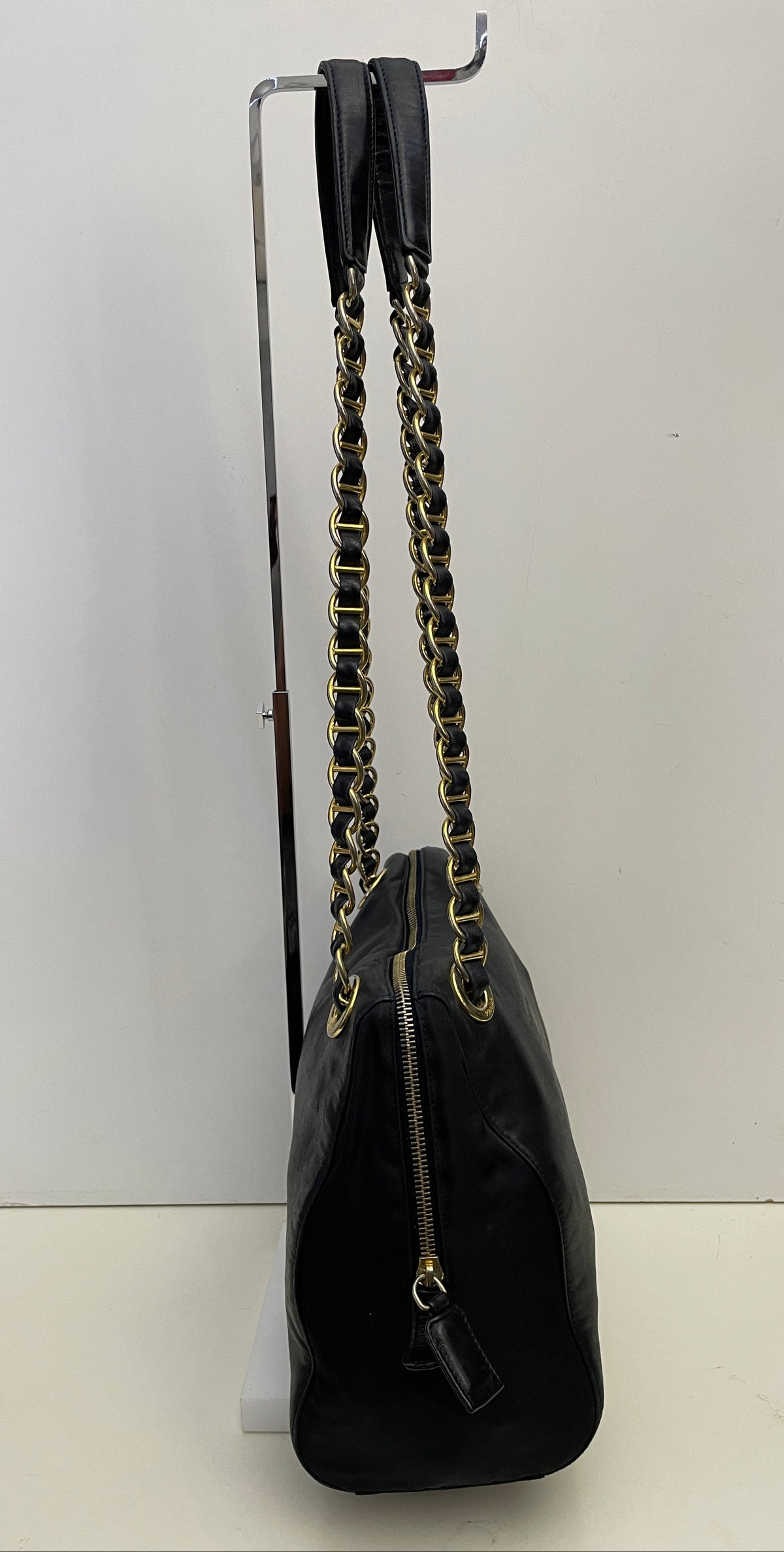 Prada - Borsa A Spalla Logo Impresso Vintage In Pelle E Nylon Blu Scuro Con Tracolla Con Catene