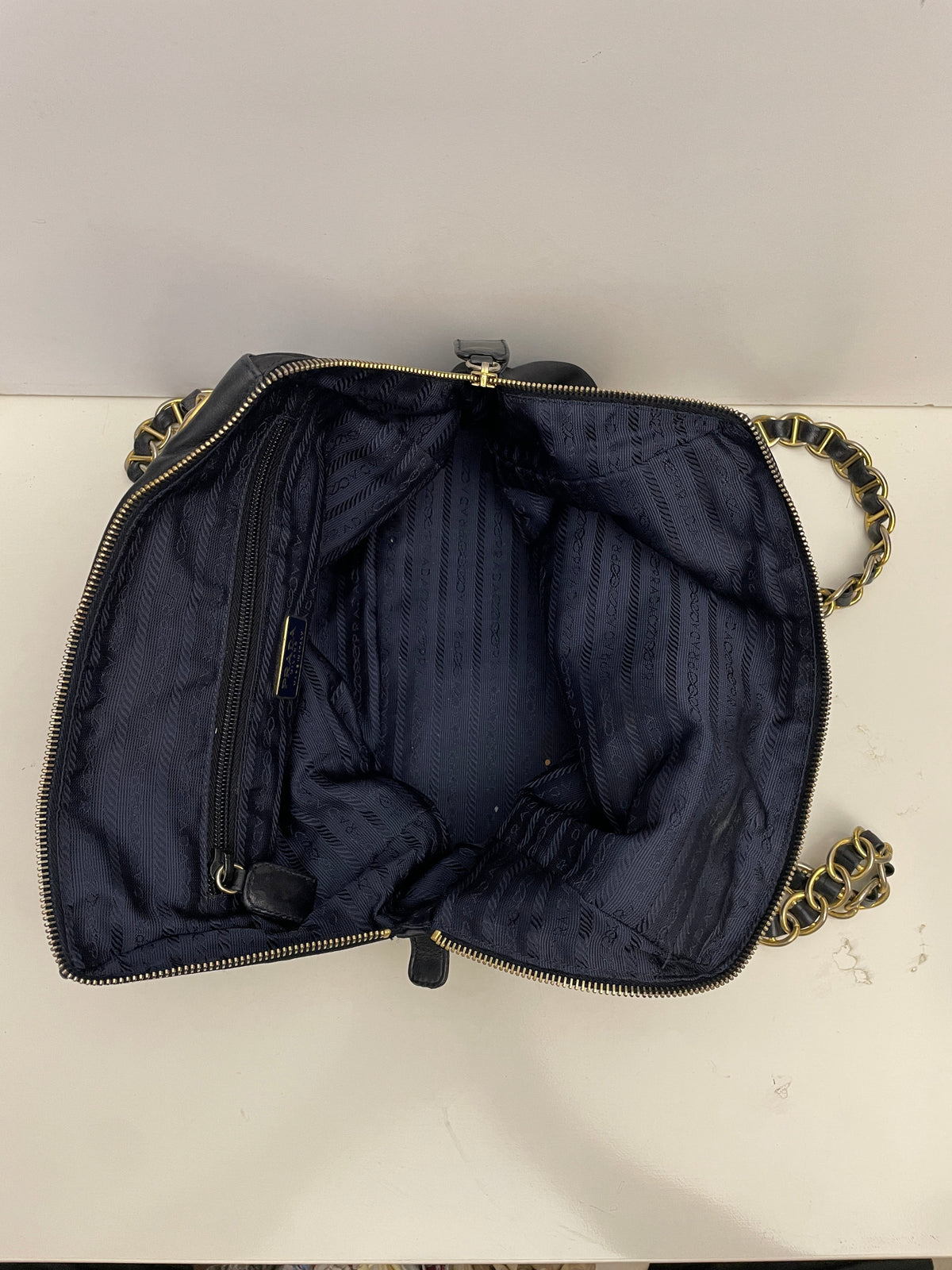Prada - Borsa A Spalla Logo Impresso Vintage In Pelle E Nylon Blu Scuro Con Tracolla Con Catene