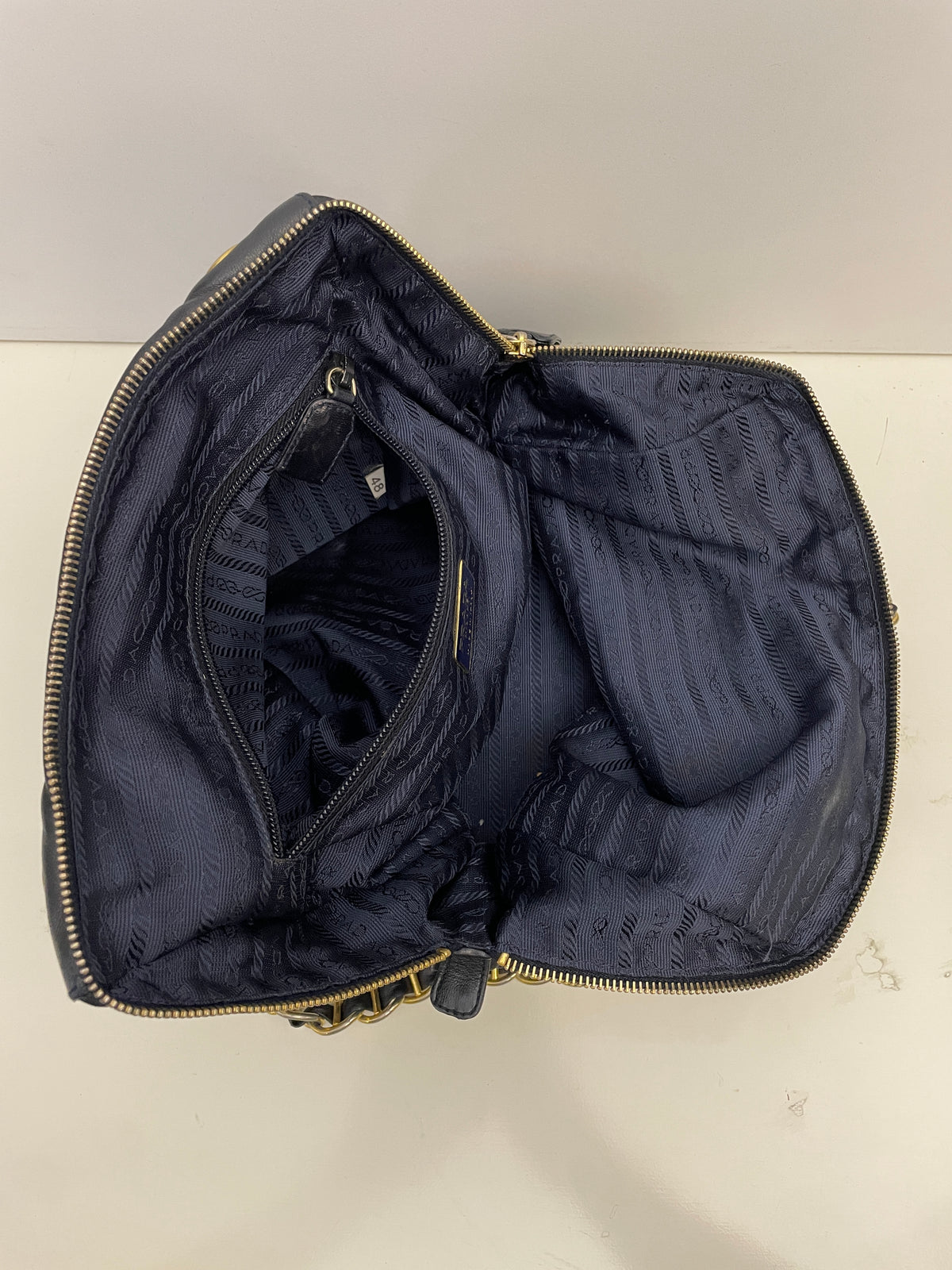 Prada - Borsa A Spalla Logo Impresso Vintage In Pelle E Nylon Blu Scuro Con Tracolla Con Catene