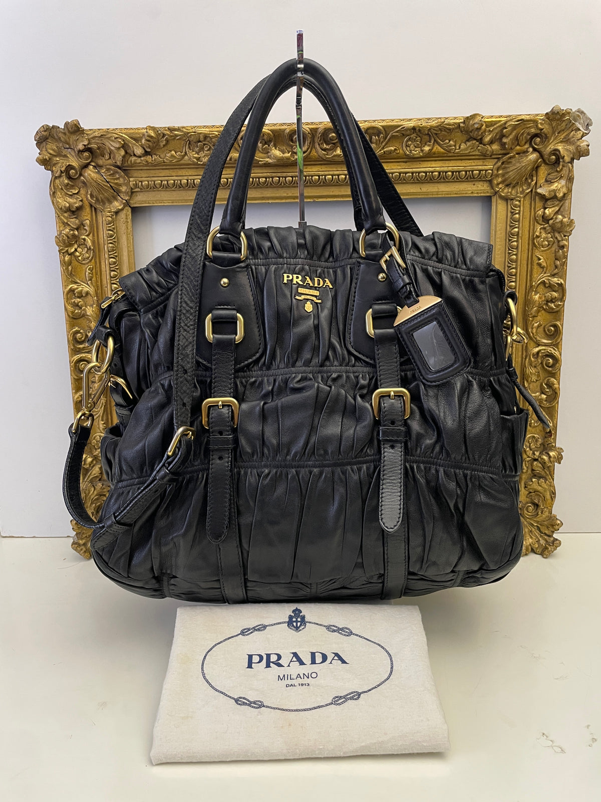 Prada - Tote Goffrata/Matelassè pelle nera cerniera con tracolla e tasche laterali