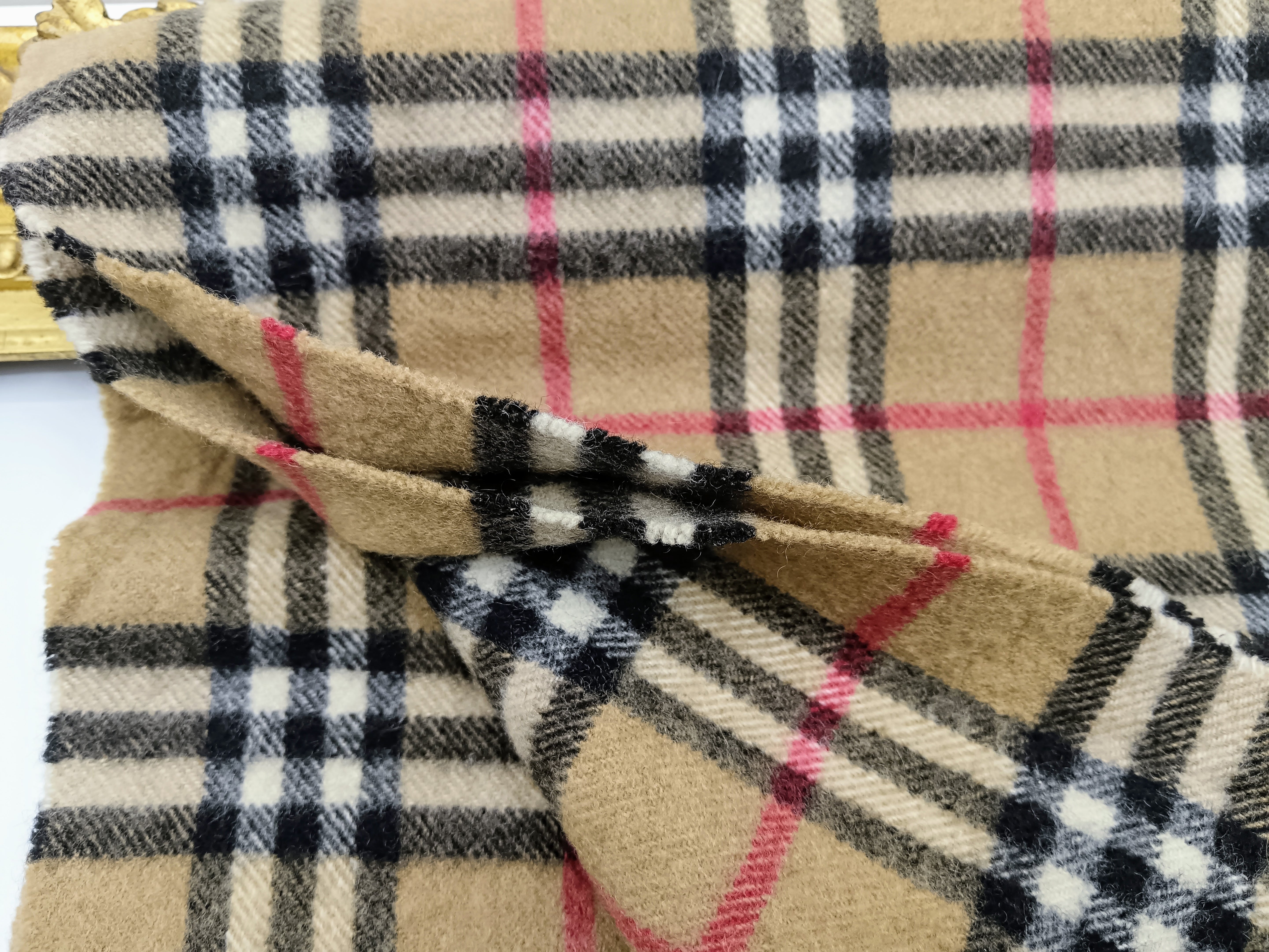 Burberry – Sciarpa in Cashmere Check Beige