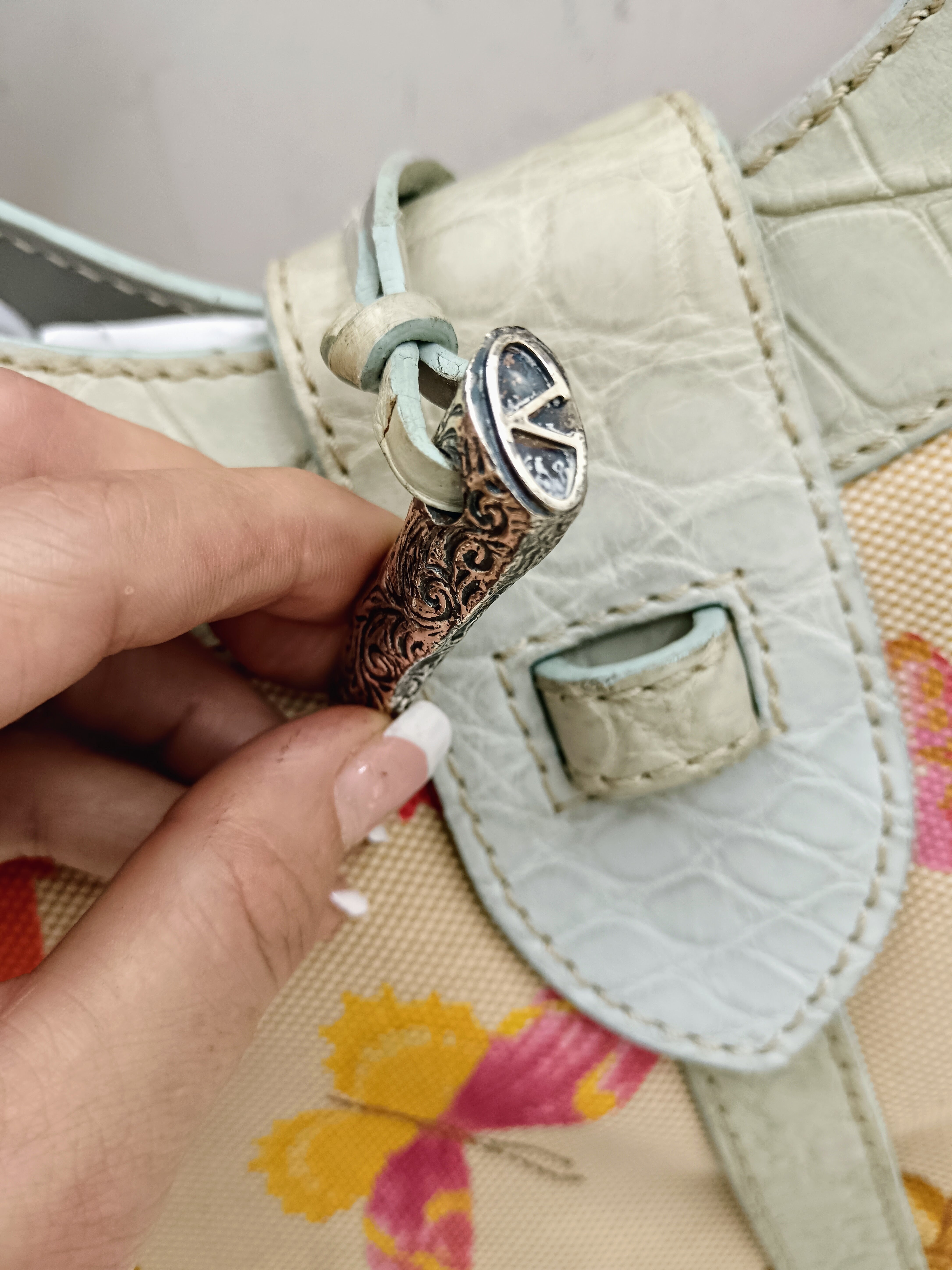 Valentino Garavani – Borsa Hobo in canapa con farfalle e pelle cocco azzurra