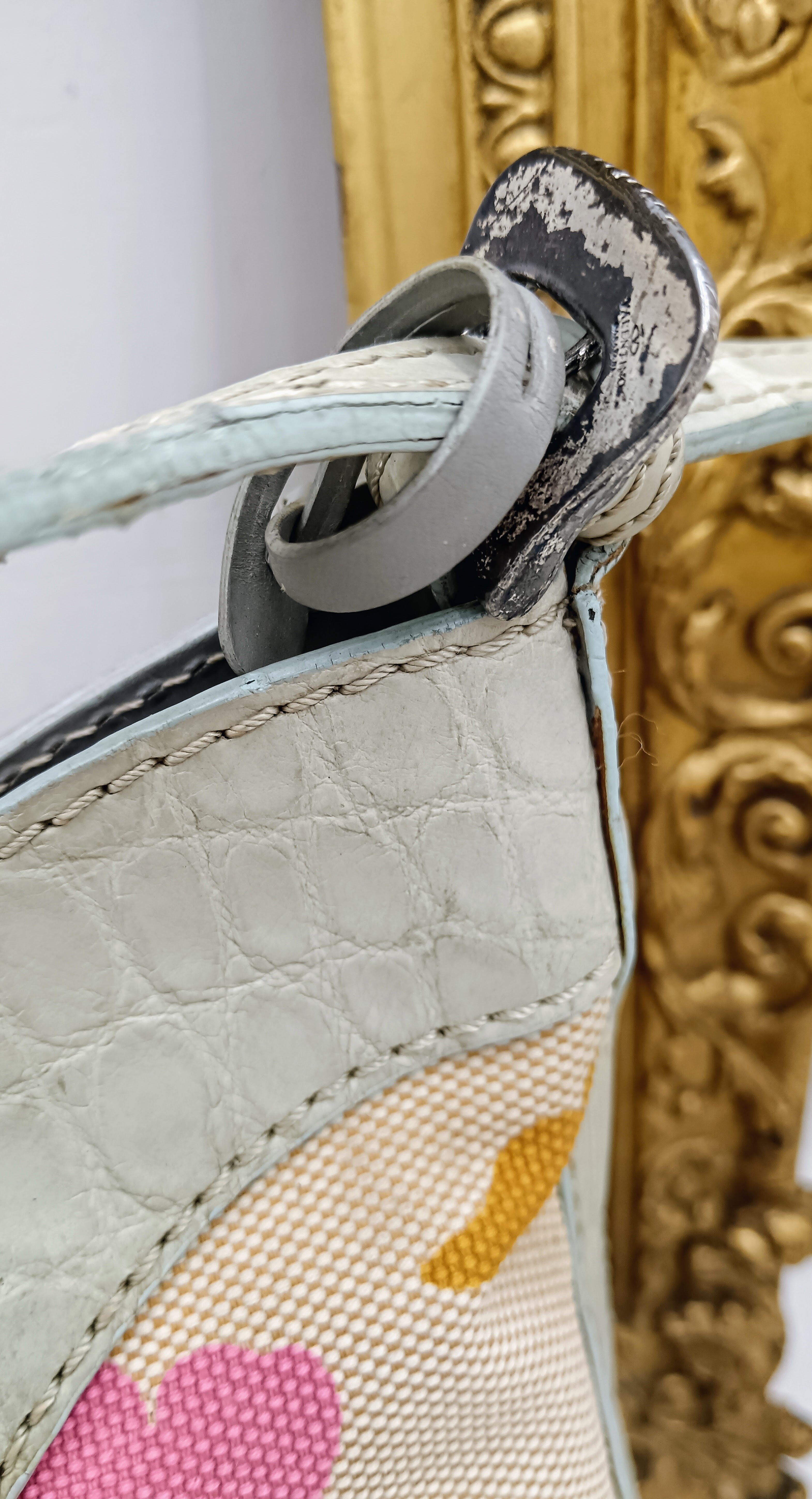 Valentino Garavani – Borsa Hobo in canapa con farfalle e pelle cocco azzurra