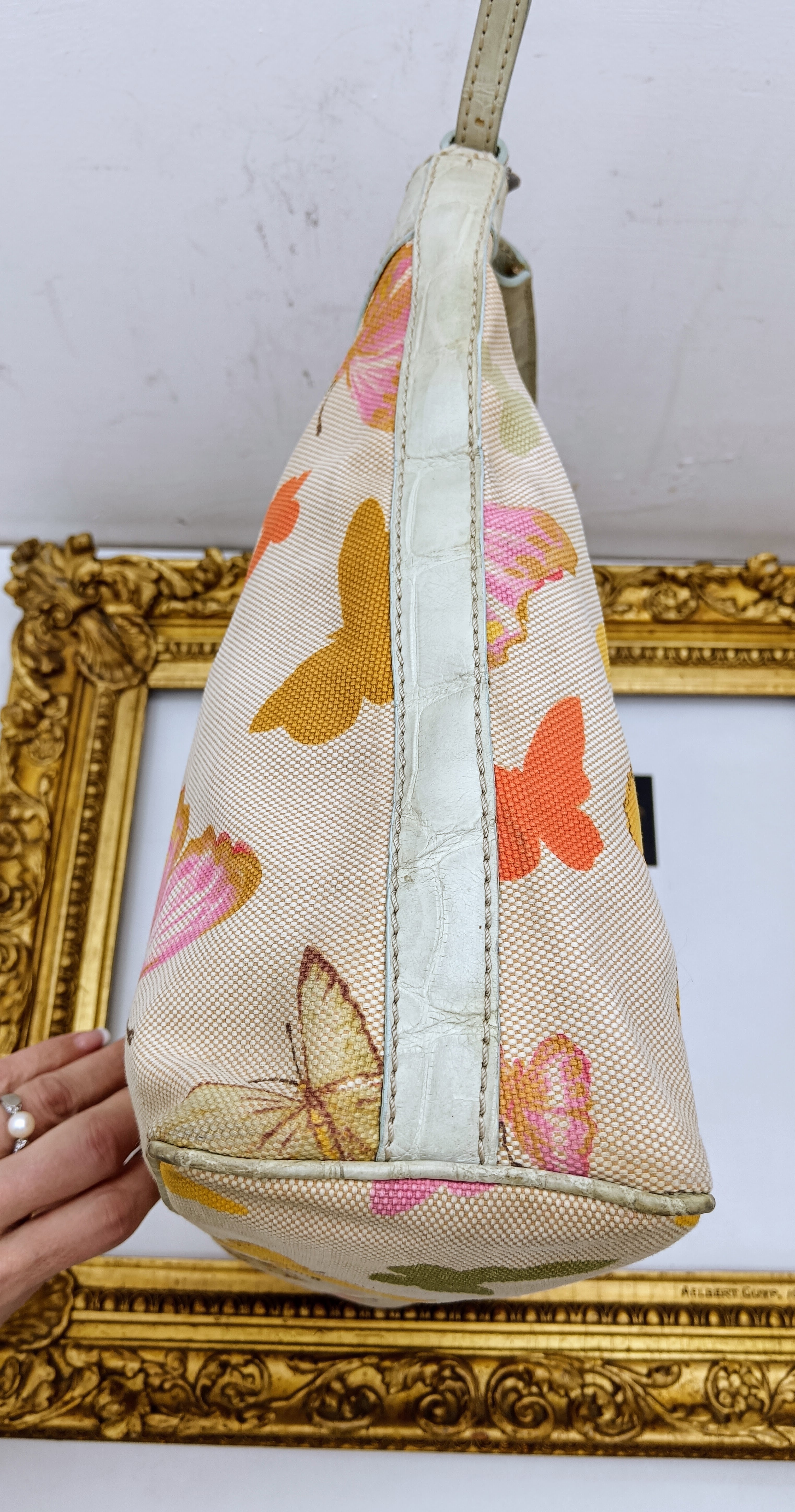 Valentino Garavani – Borsa Hobo in canapa con farfalle e pelle cocco azzurra