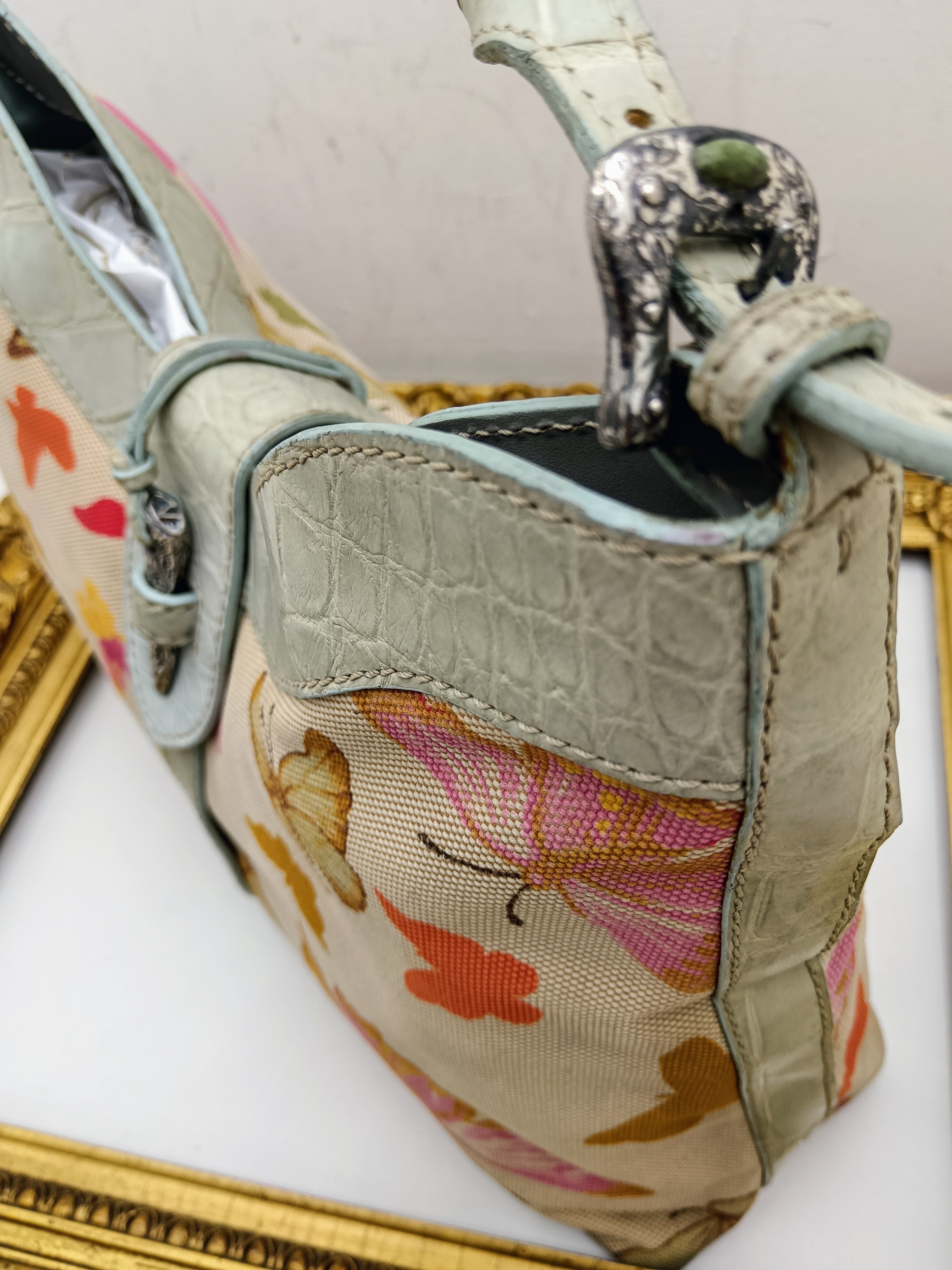Valentino Garavani – Borsa Hobo in canapa con farfalle e pelle cocco azzurra