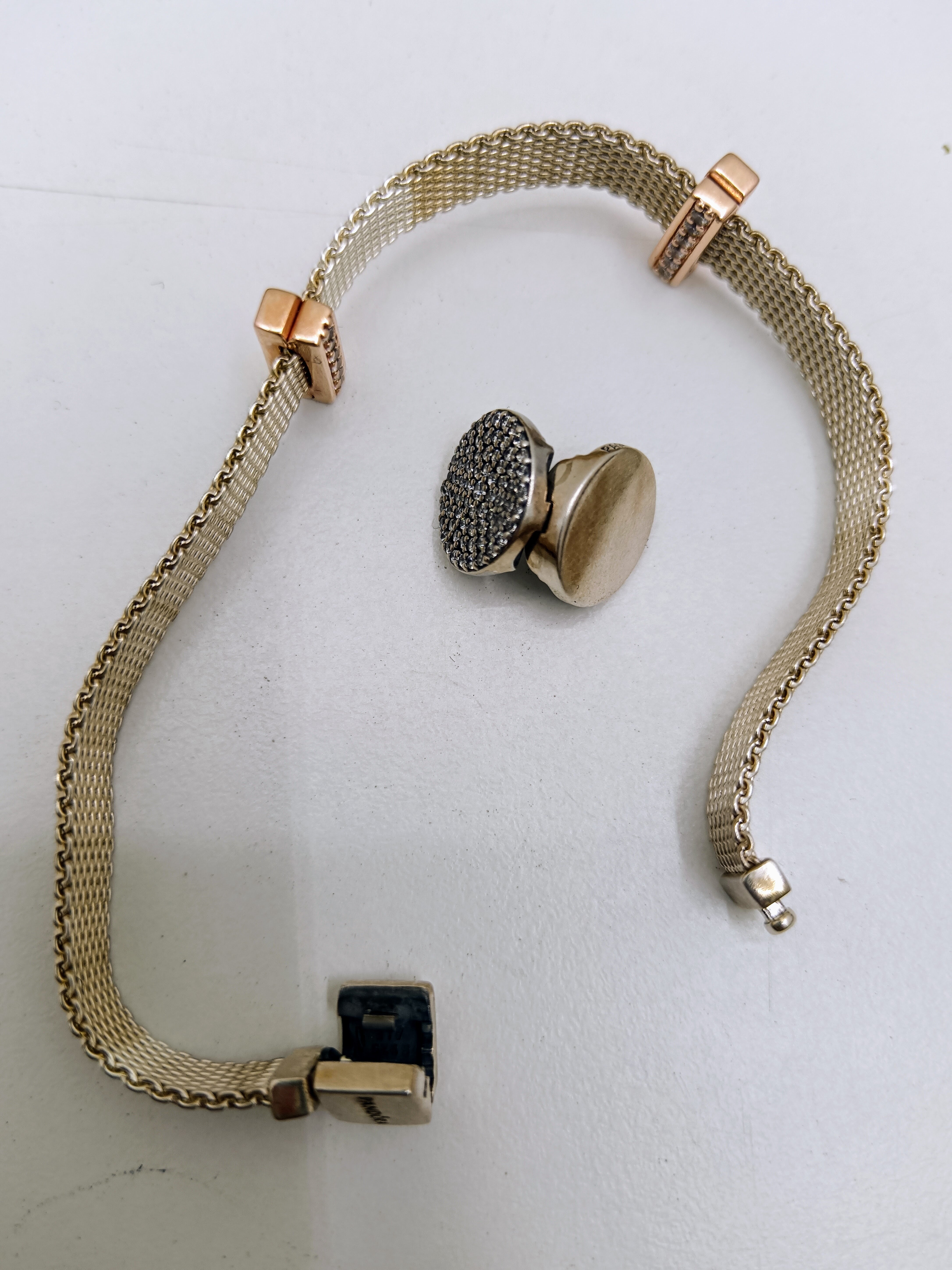 Pandora – Bracciale Reflexions oro rosa con 3 charms Misura 16,5