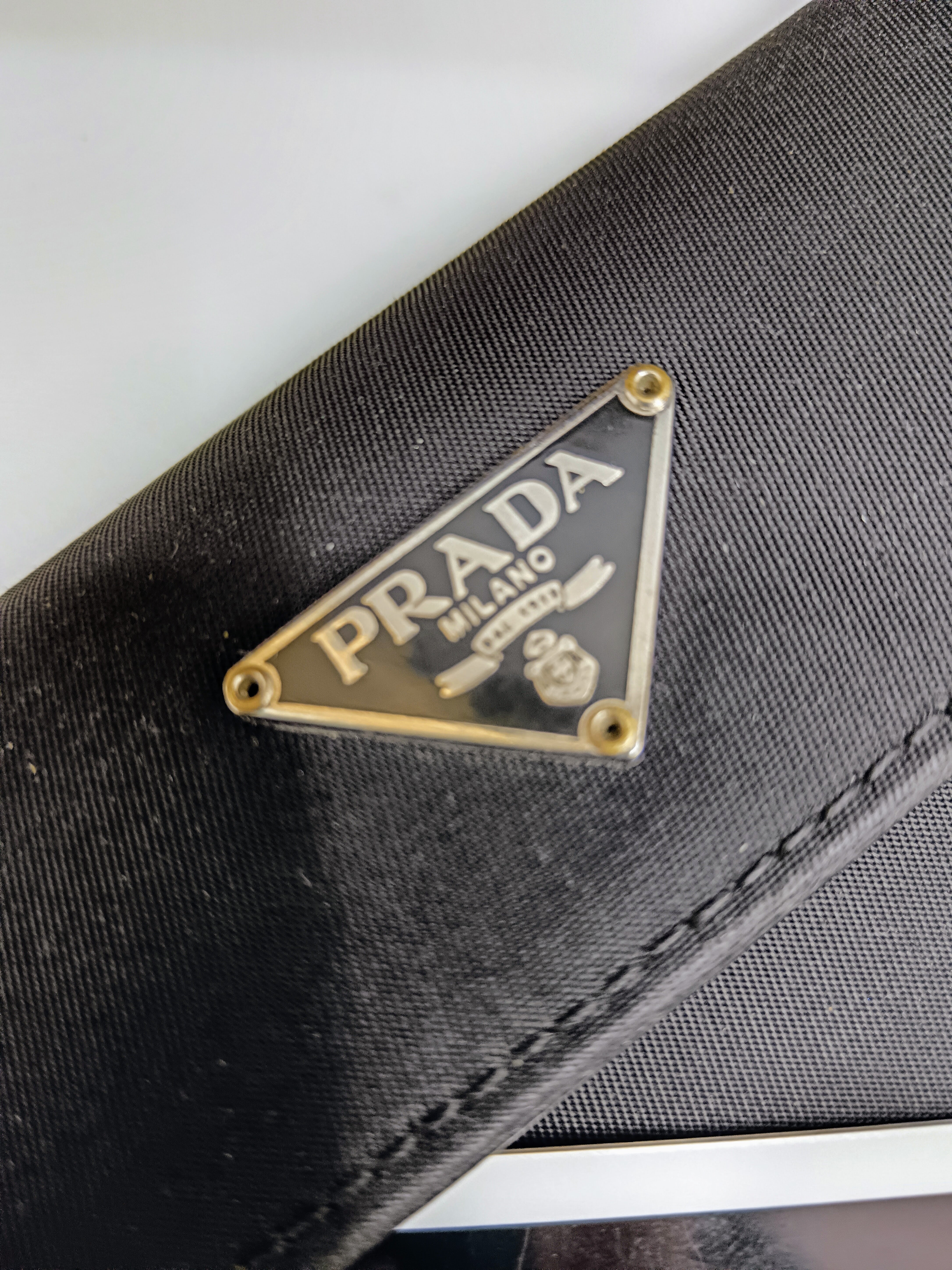 Prada – Portafoglio in nylon e pelle Saffiano nero Vintage