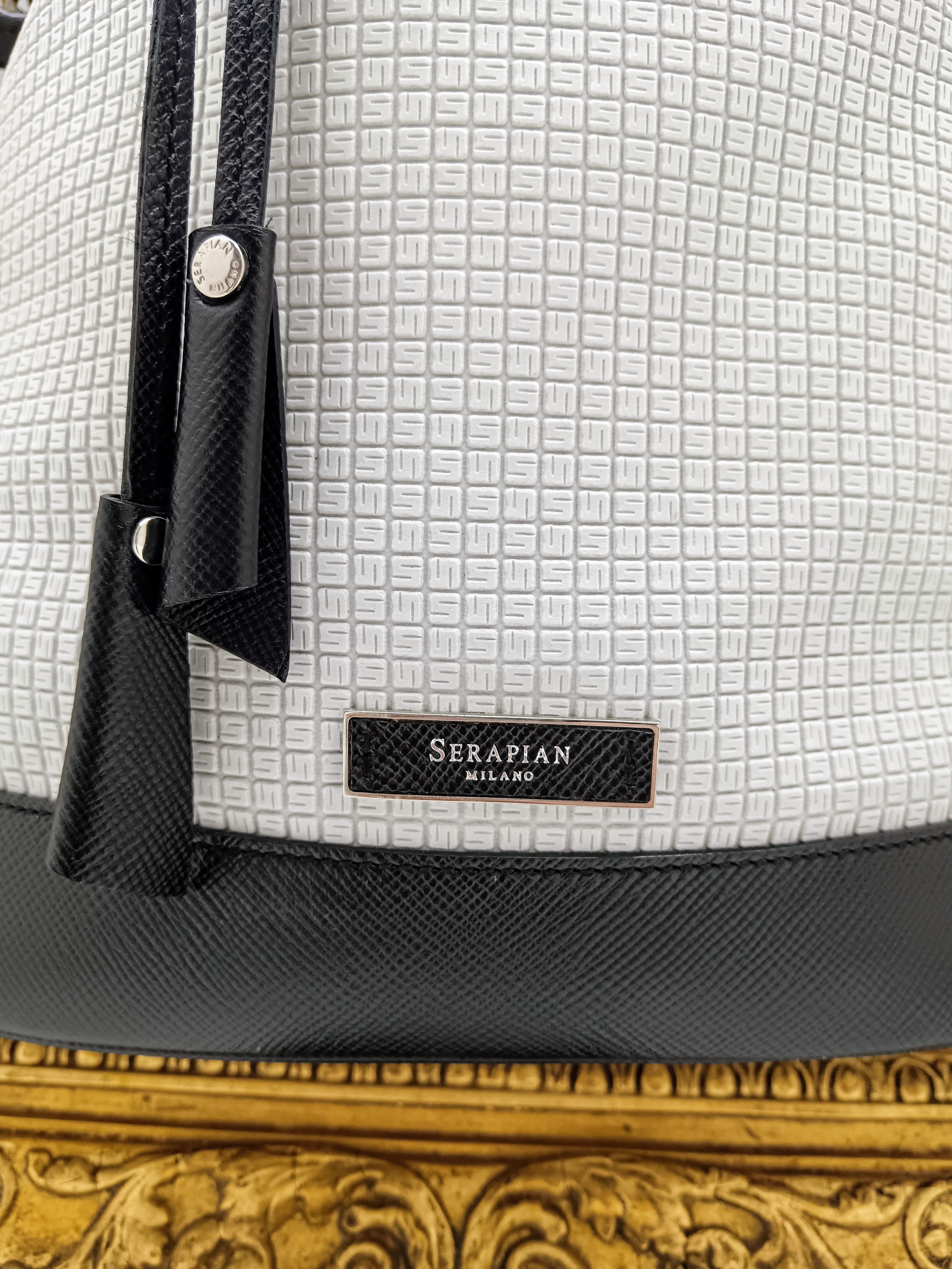 Serapian -Secchiello “Stephan” Borsa a spalla in canvas bianco e pelle nera