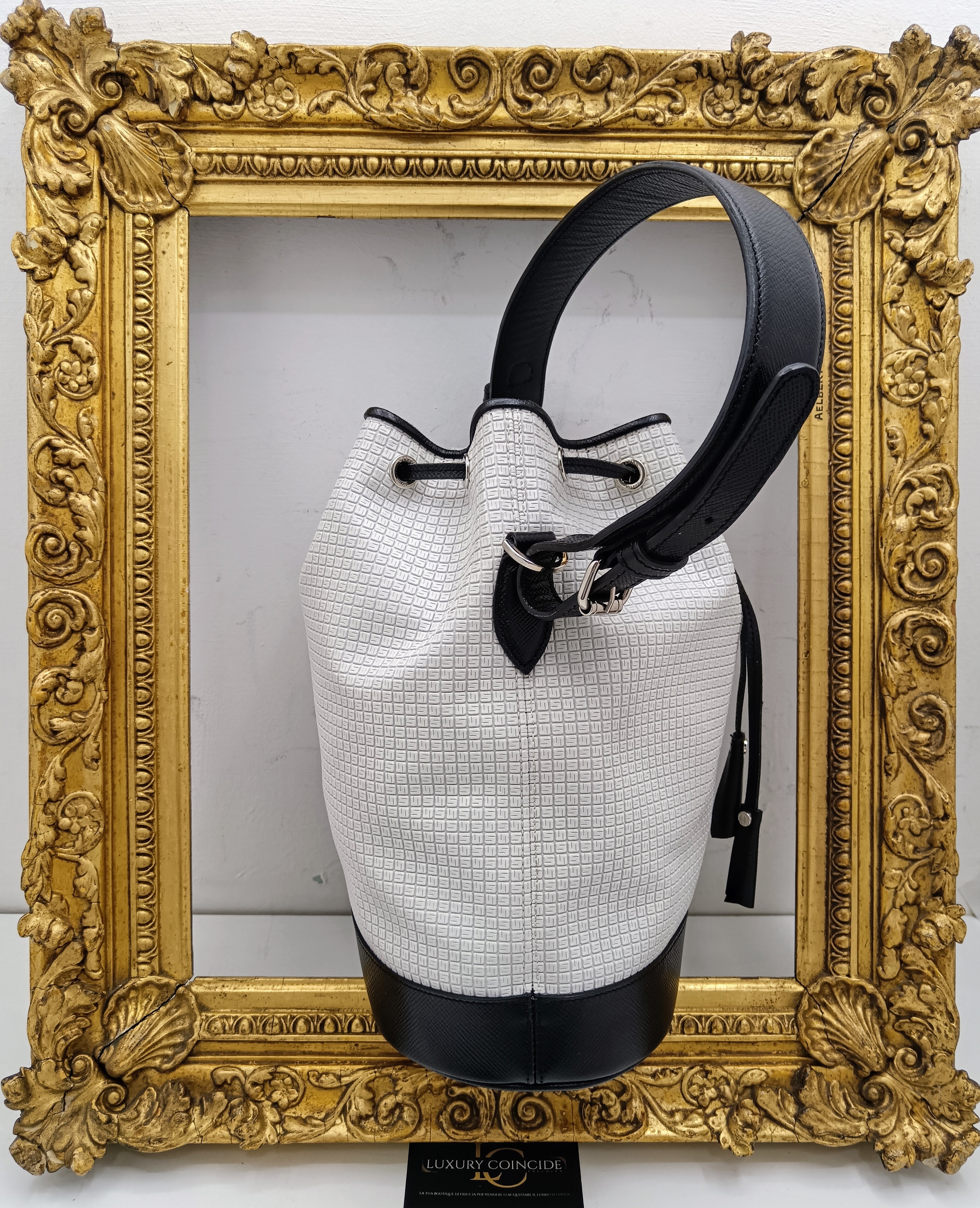 Serapian -Secchiello “Stephan” Borsa a spalla in canvas bianco e pelle nera