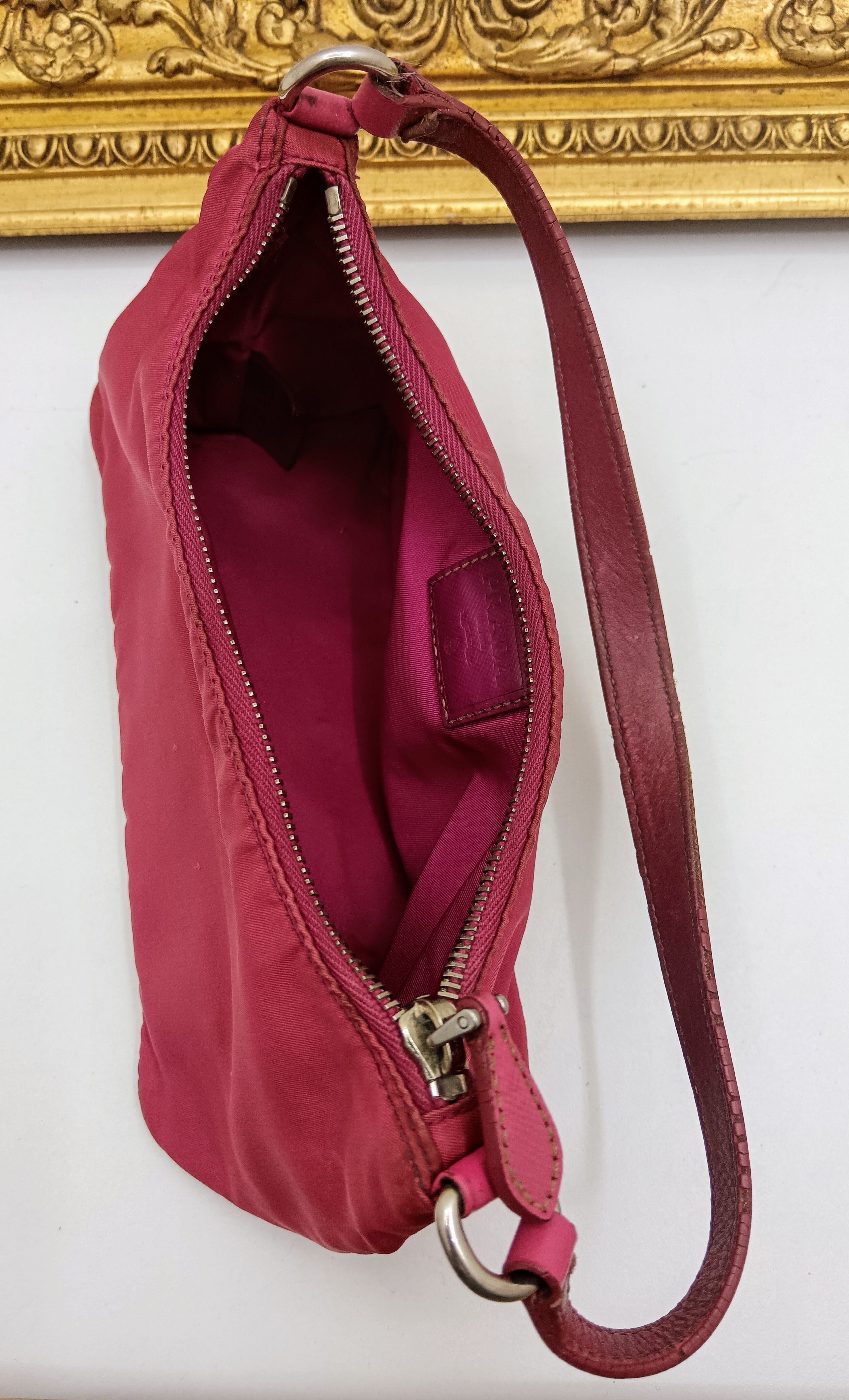Prada – Mini Bag Pochette Re-Nylon e Pelle Saffiano