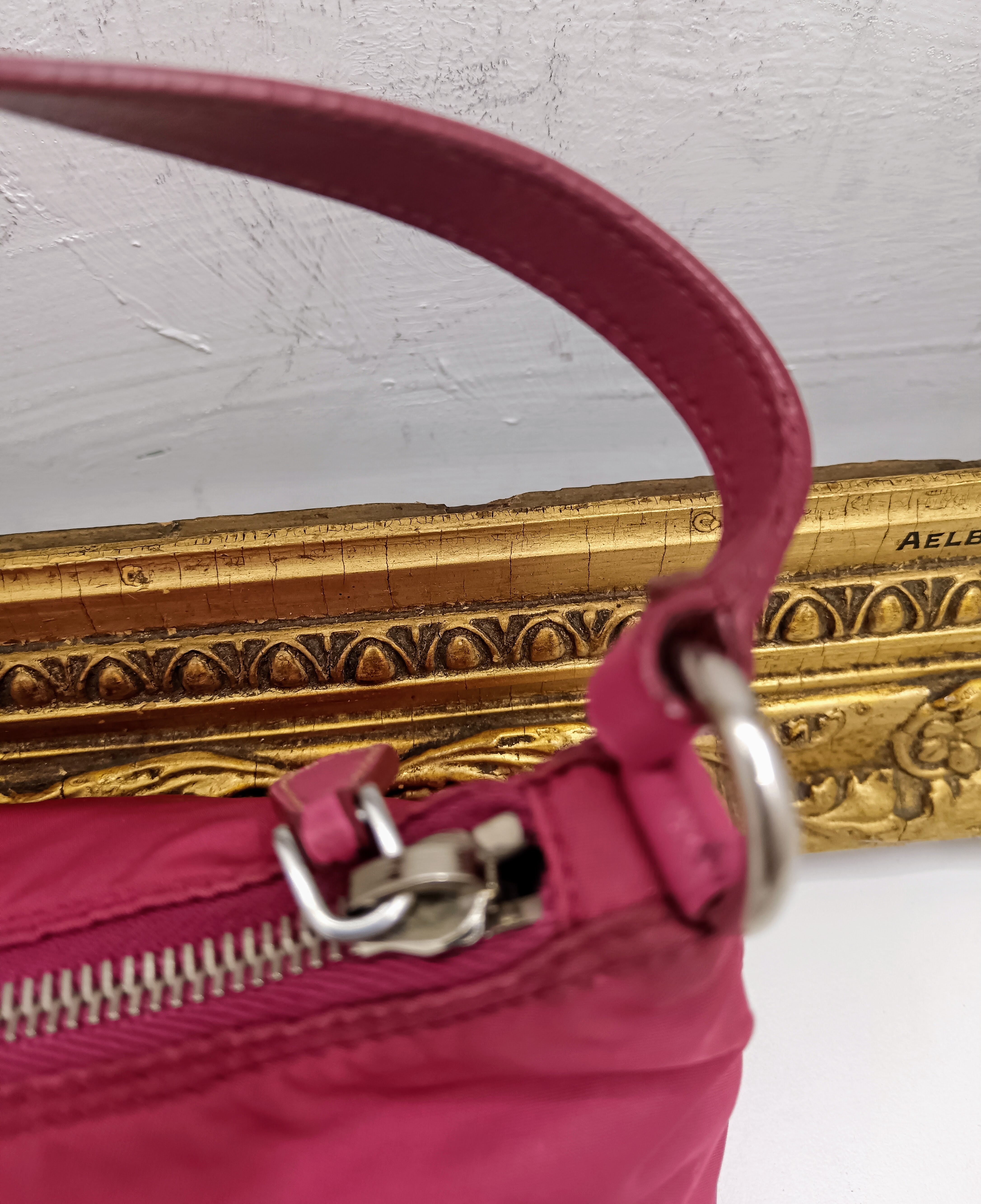 Prada – Mini Bag Pochette Re-Nylon e Pelle Saffiano