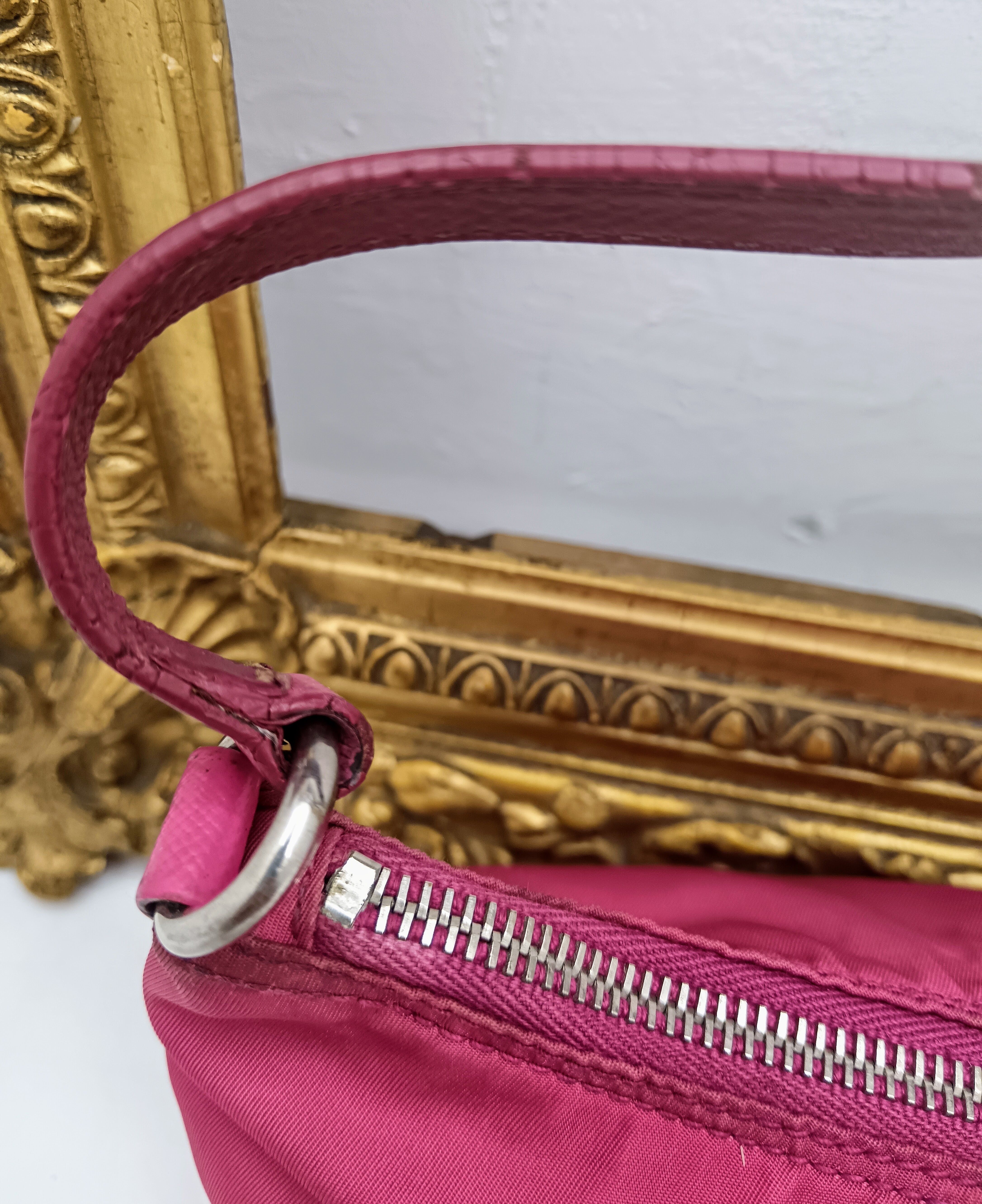 Prada – Mini Bag Pochette Re-Nylon e Pelle Saffiano