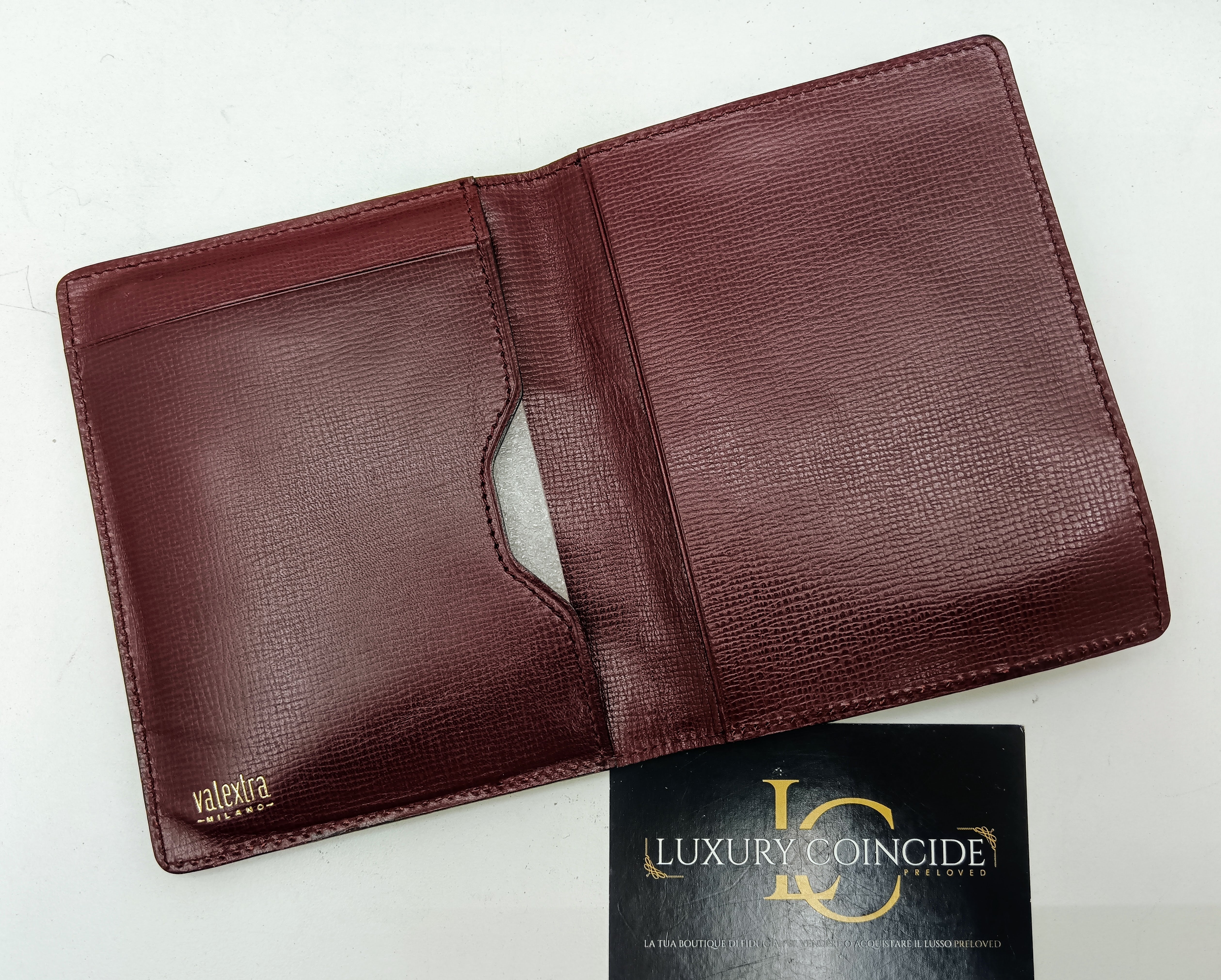 Valextra – Porta passaporto e portadocumenti pelle bordeaux