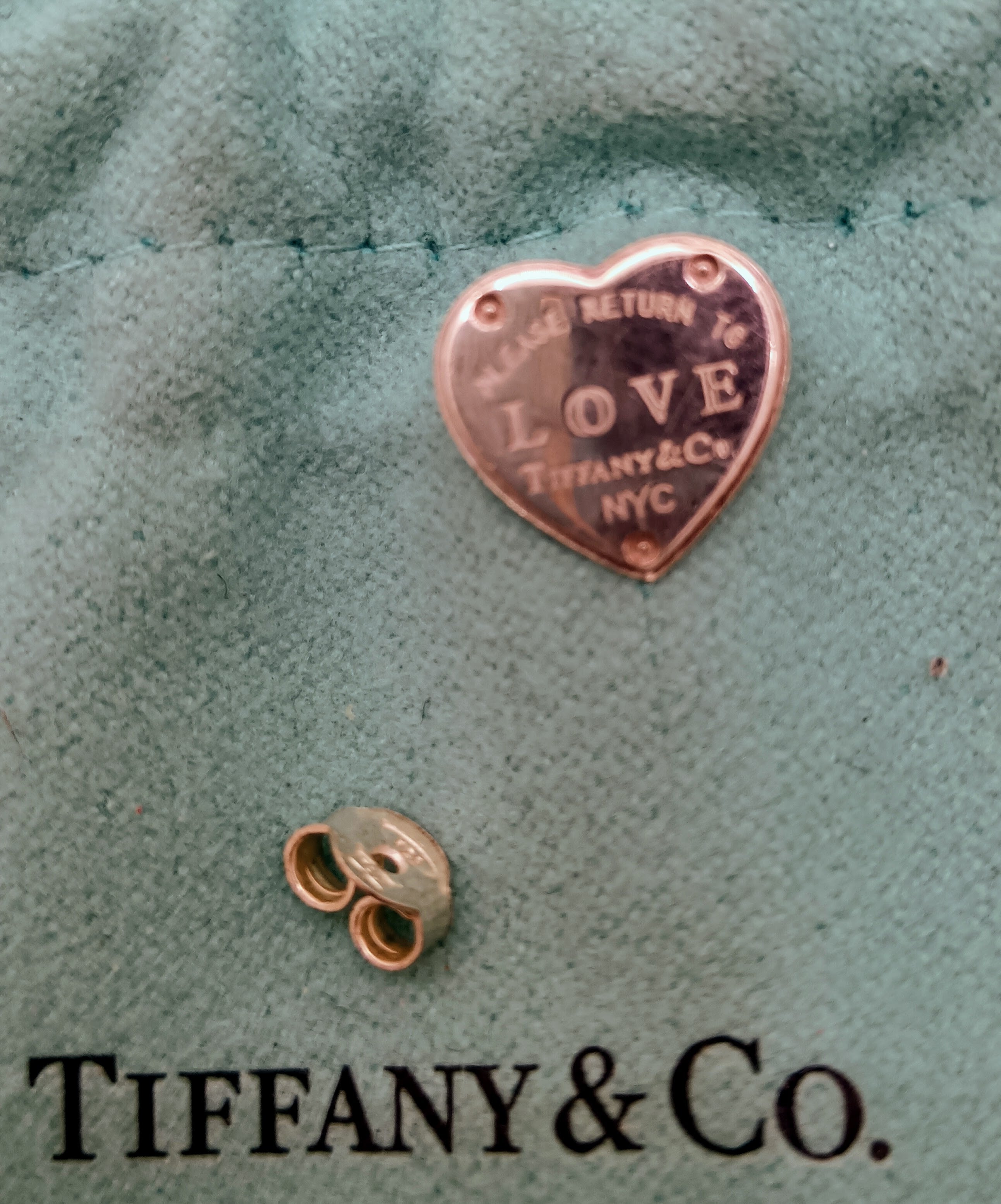 Tiffany & Co. – Orecchino Singolo a Lobo in Argento 925 Cuore Inciso
