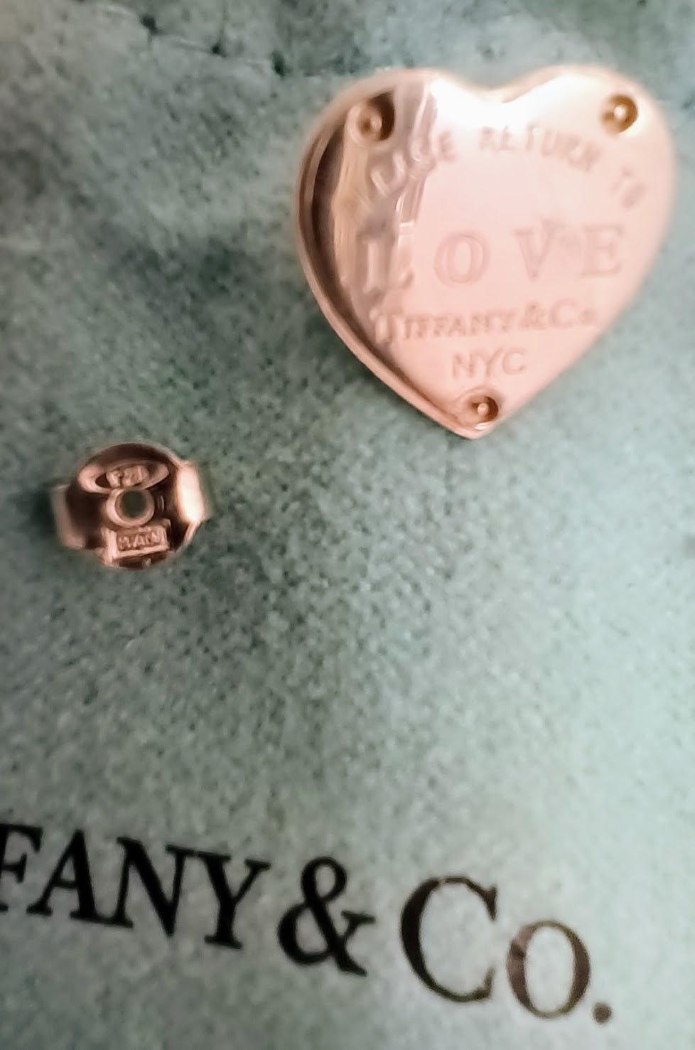 Tiffany & Co. – Orecchino Singolo a Lobo in Argento 925 Cuore Inciso