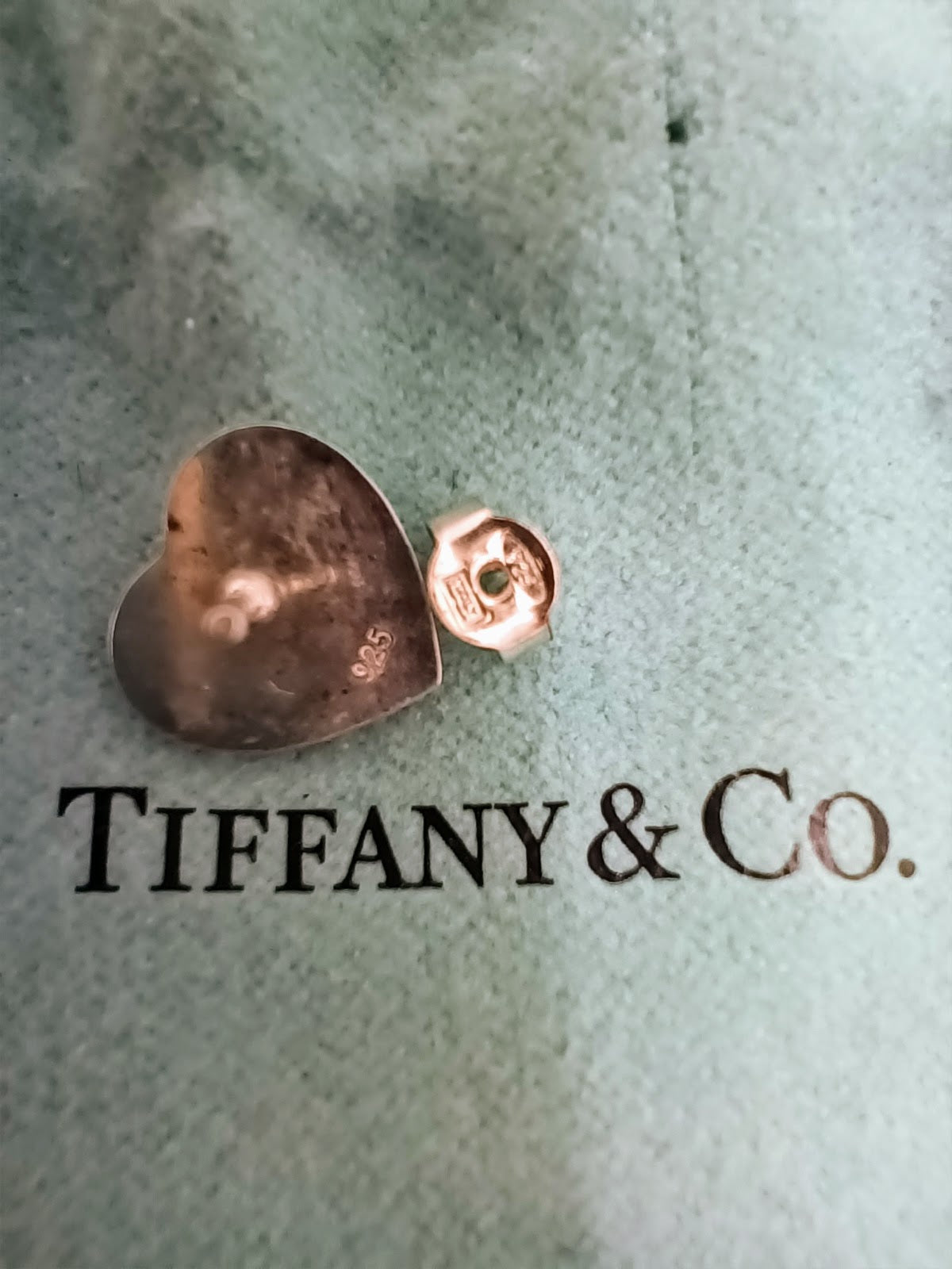 Tiffany & Co. – Orecchino Singolo a Lobo in Argento 925 Cuore Inciso