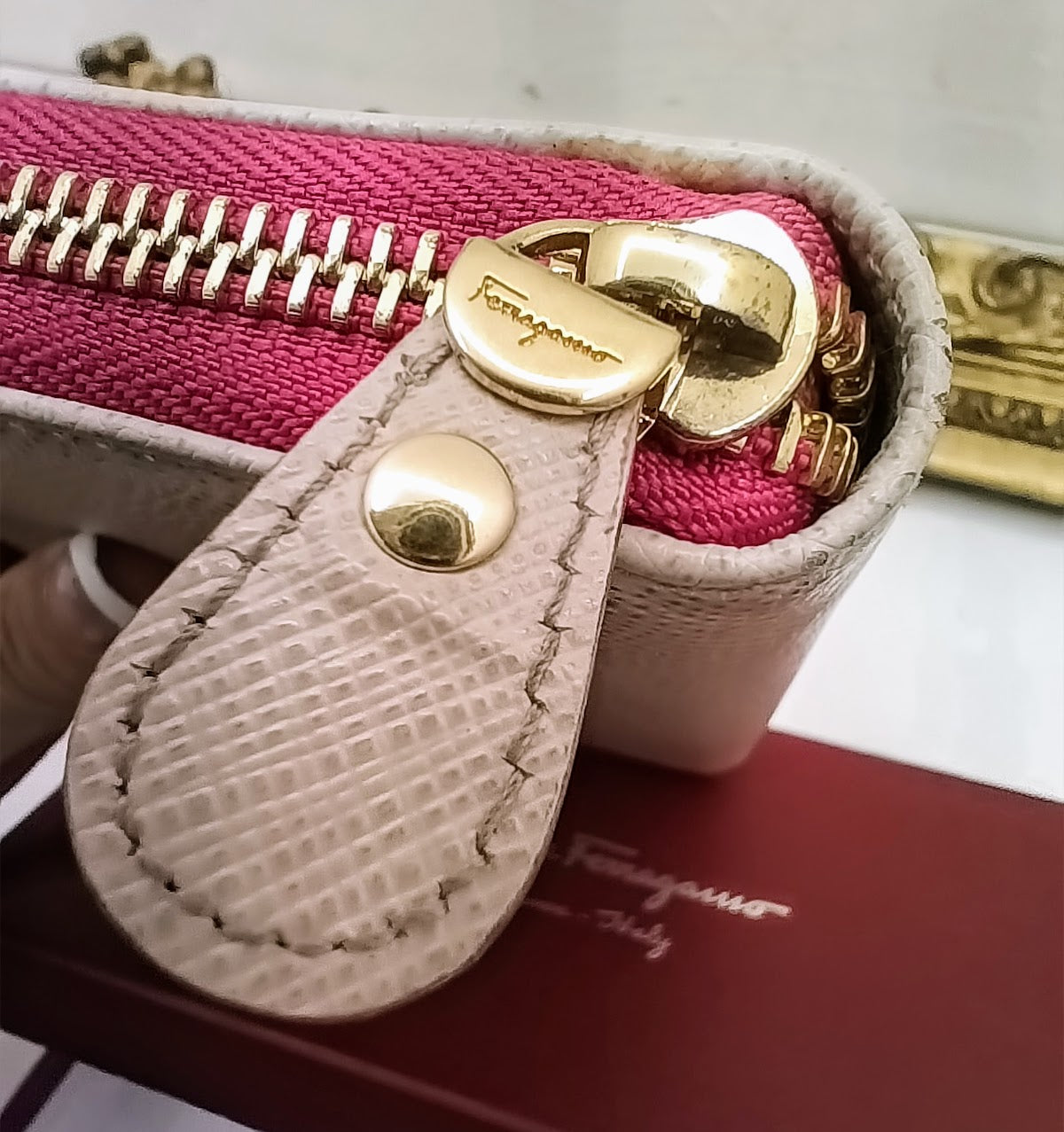 Ferragamo Salvatore– Portafoglio Continental Zippy pelle bicolore