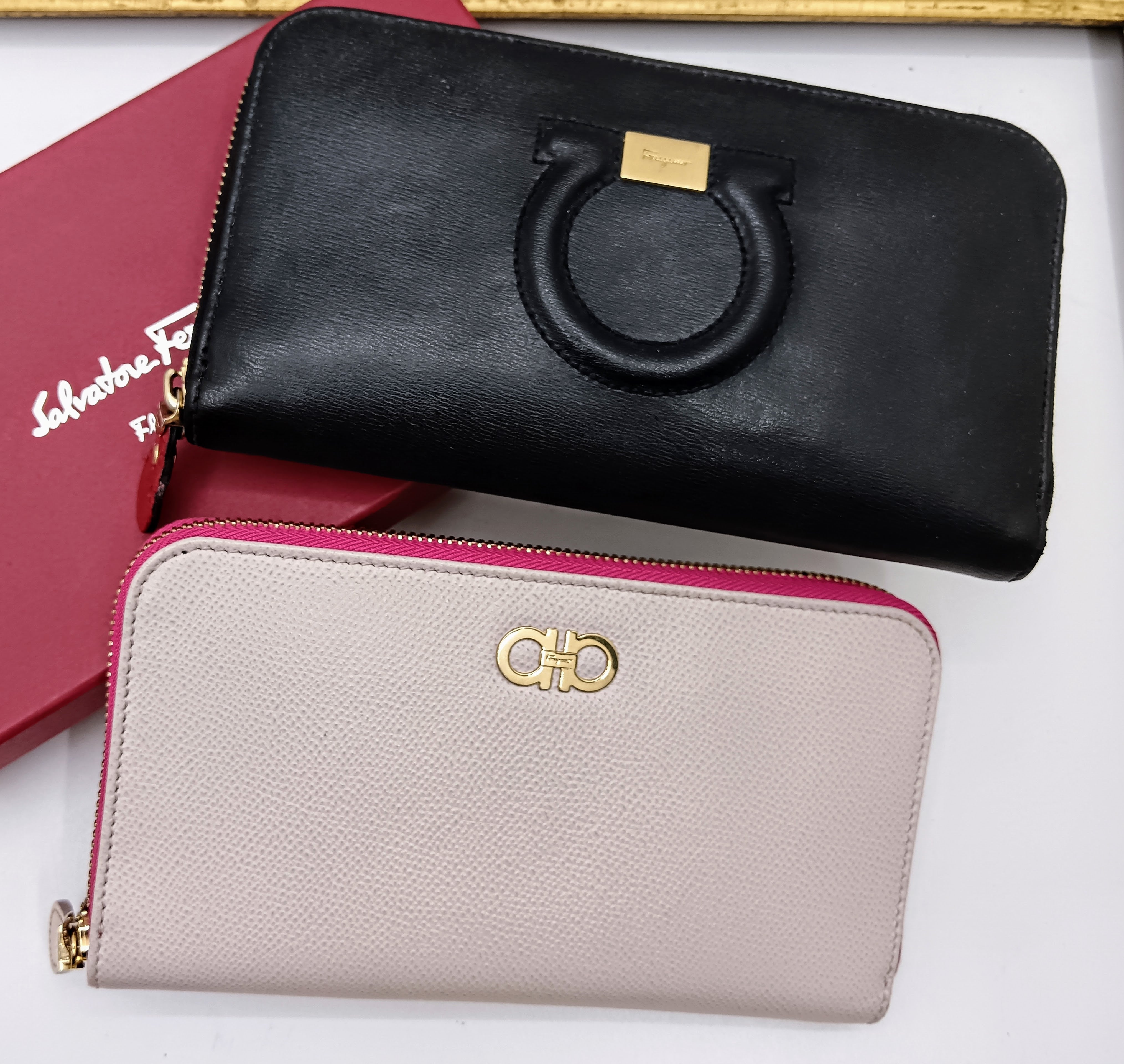 Ferragamo Salvatore– Portafoglio Continental Zippy pelle bicolore