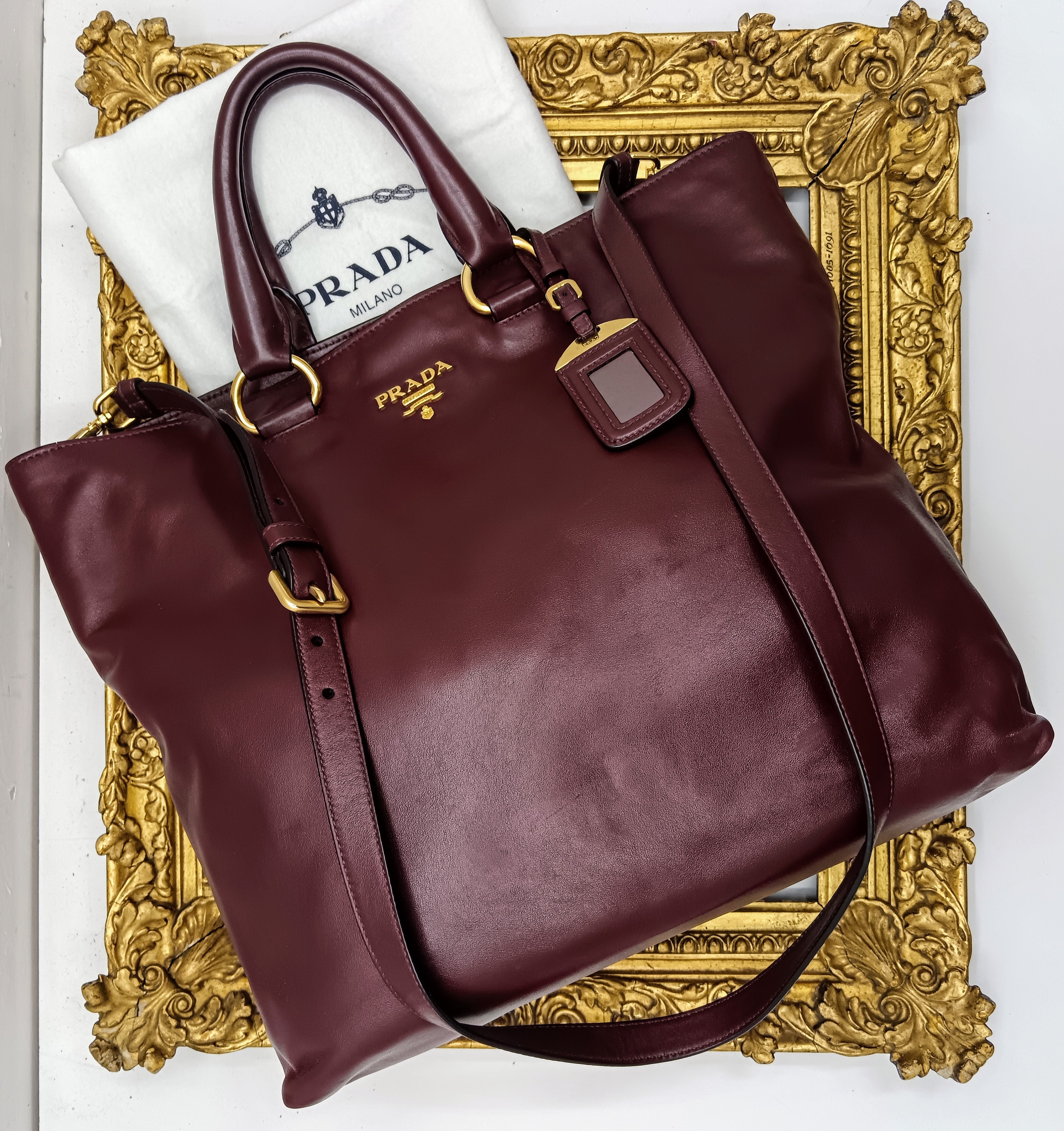 Prada – Borsa Shopper in pelle di vitello bordeaux