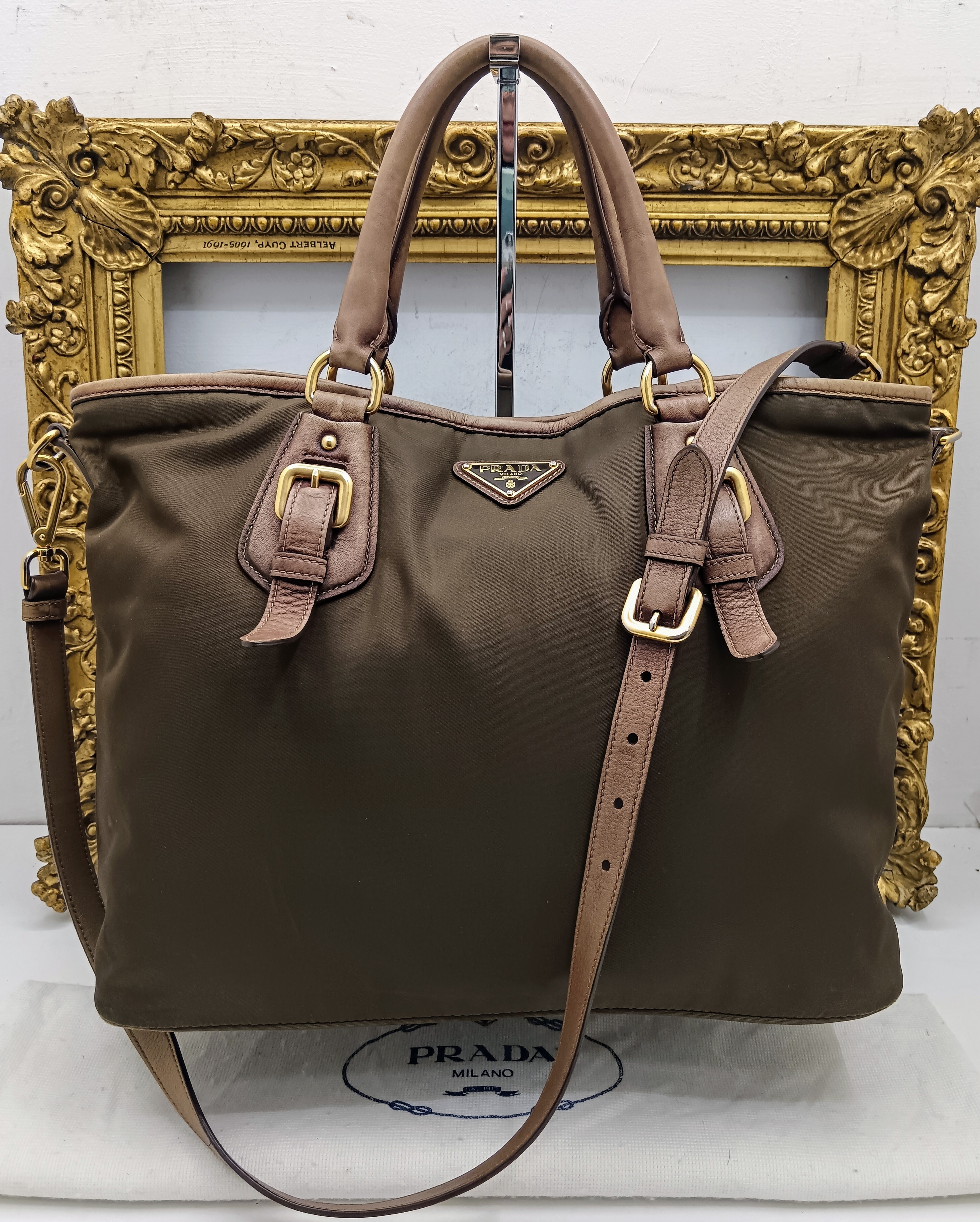 Prada – Borsa Shopper Media Nylon Marrone e Pelle Nocciola