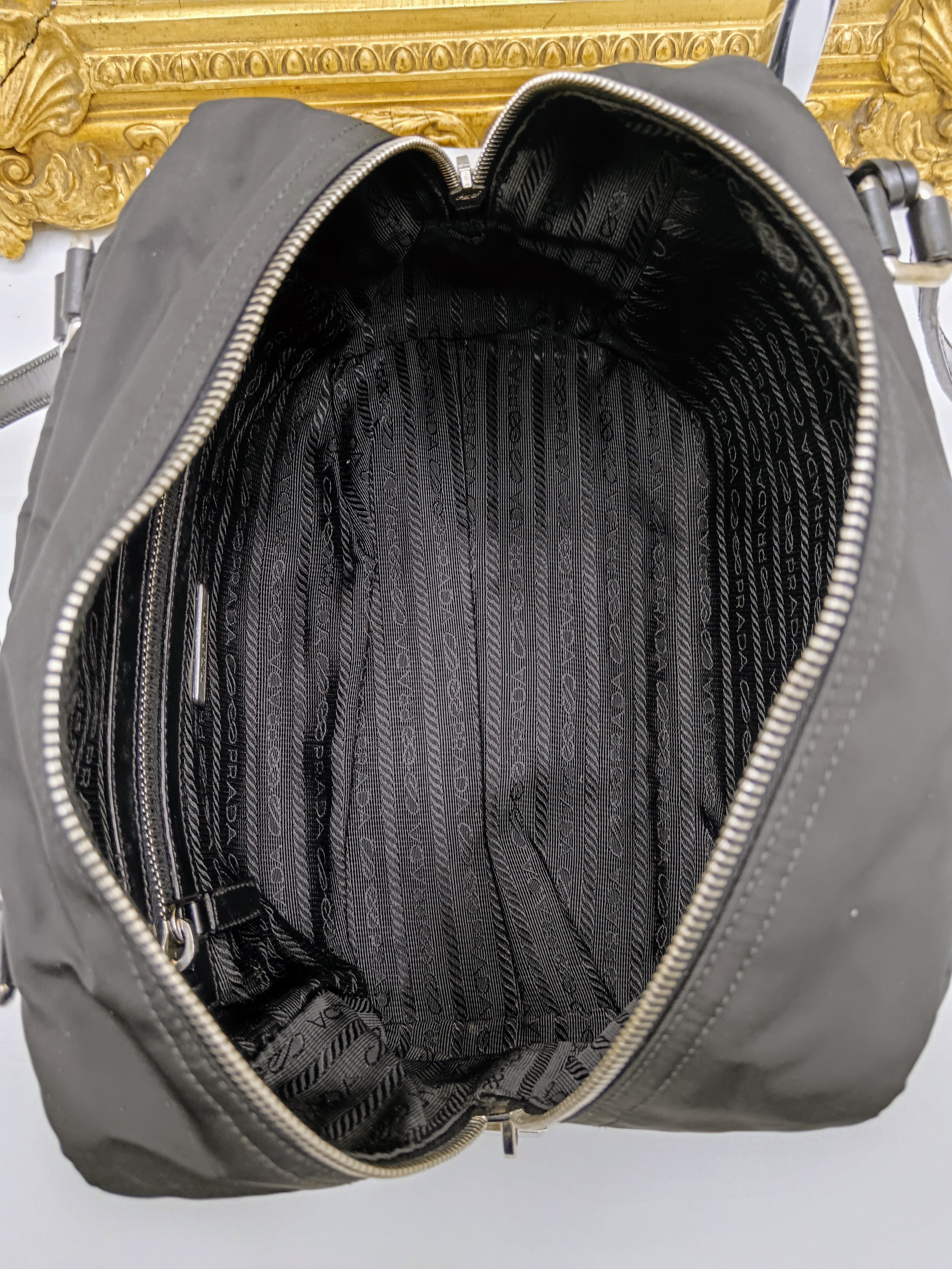 Prada - Bauletto Grande Logo Jacquard in Nylon e Vernice
