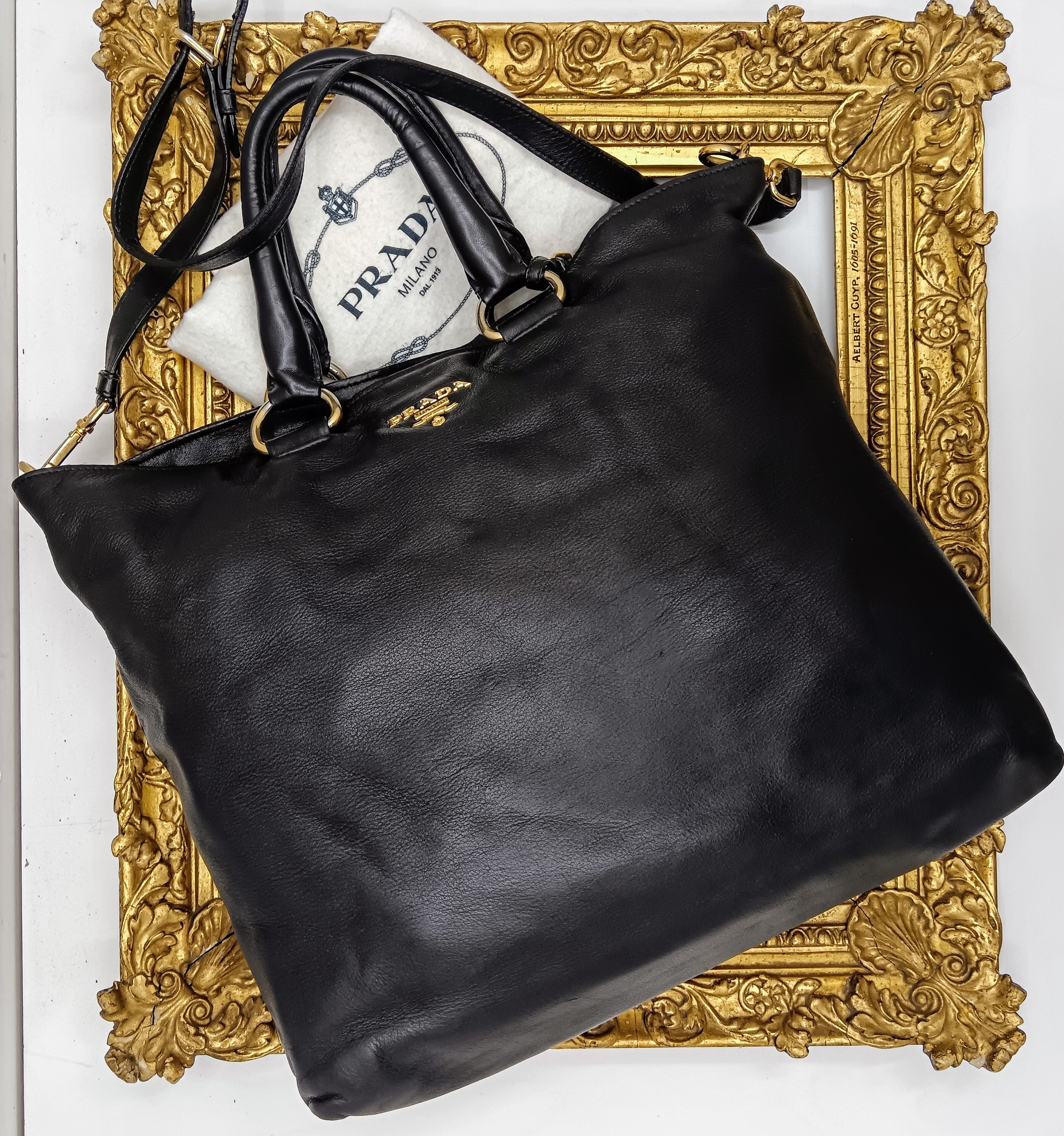 Prada – Borsa Shopper Lettering a Spalla in Pelle Nera con tracolla