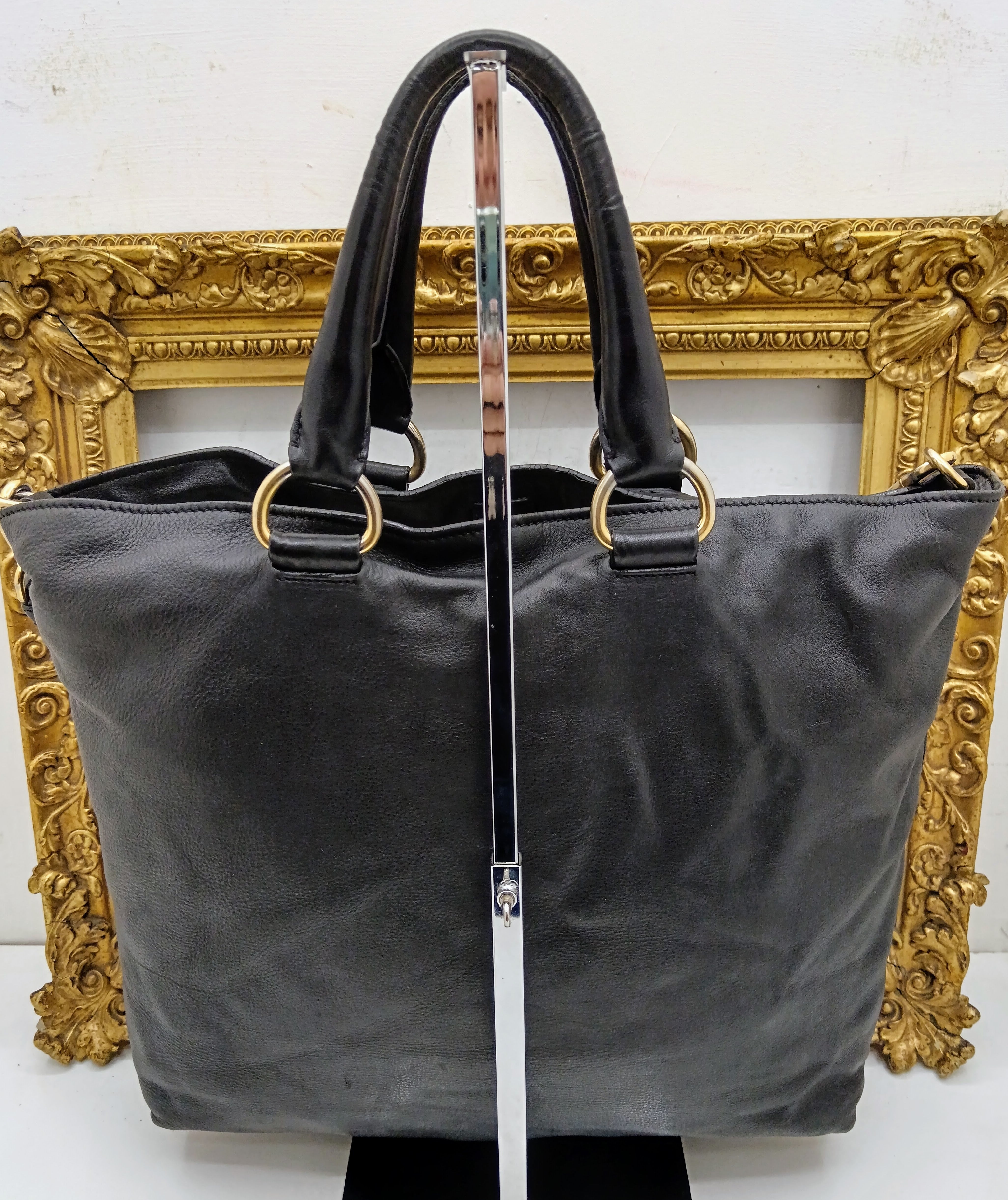 Prada – Borsa Shopper Lettering a Spalla in Pelle Nera con tracolla