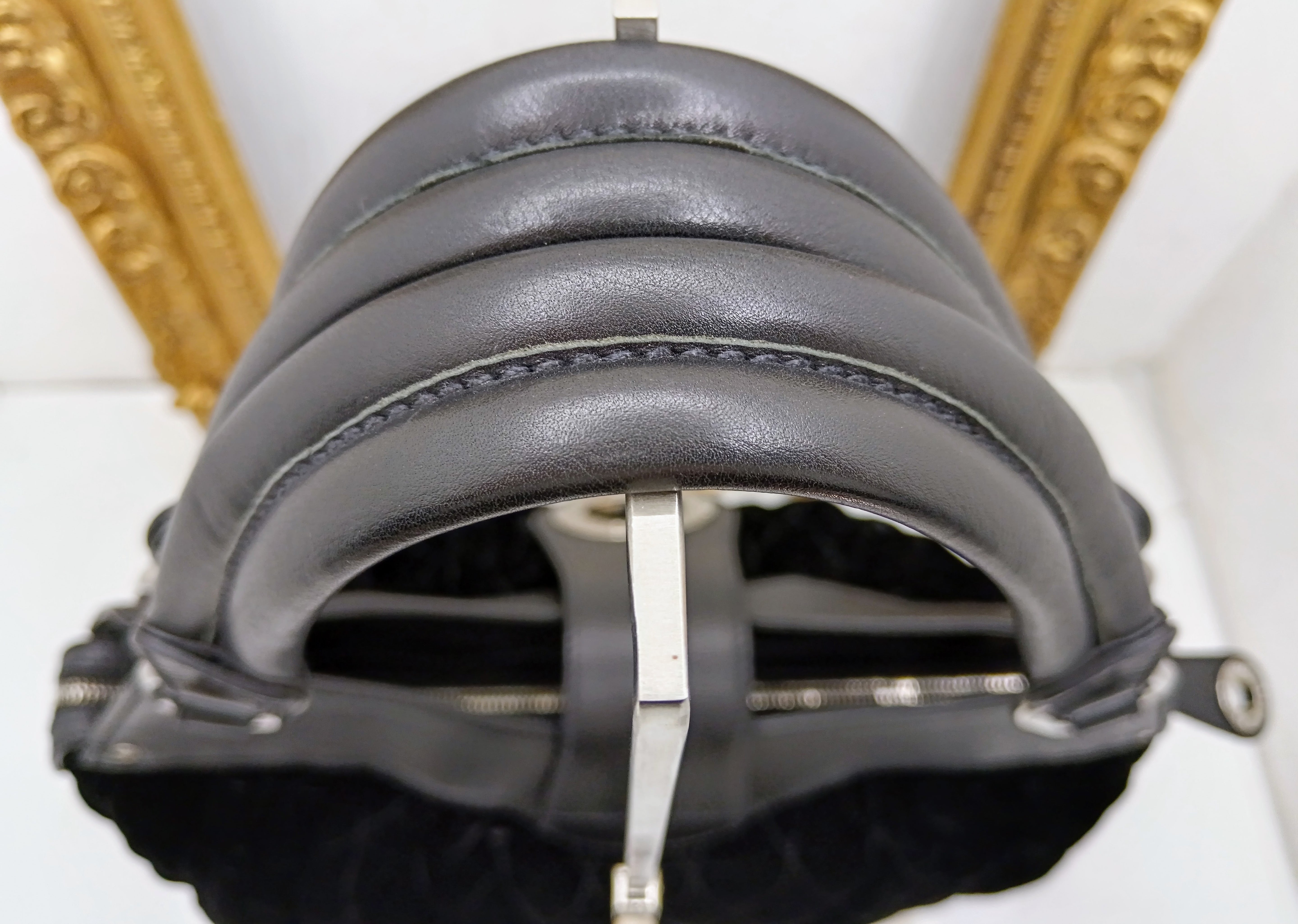 Bally – Borsa a Spalla in Pelle e Velluto Nero Pregiato