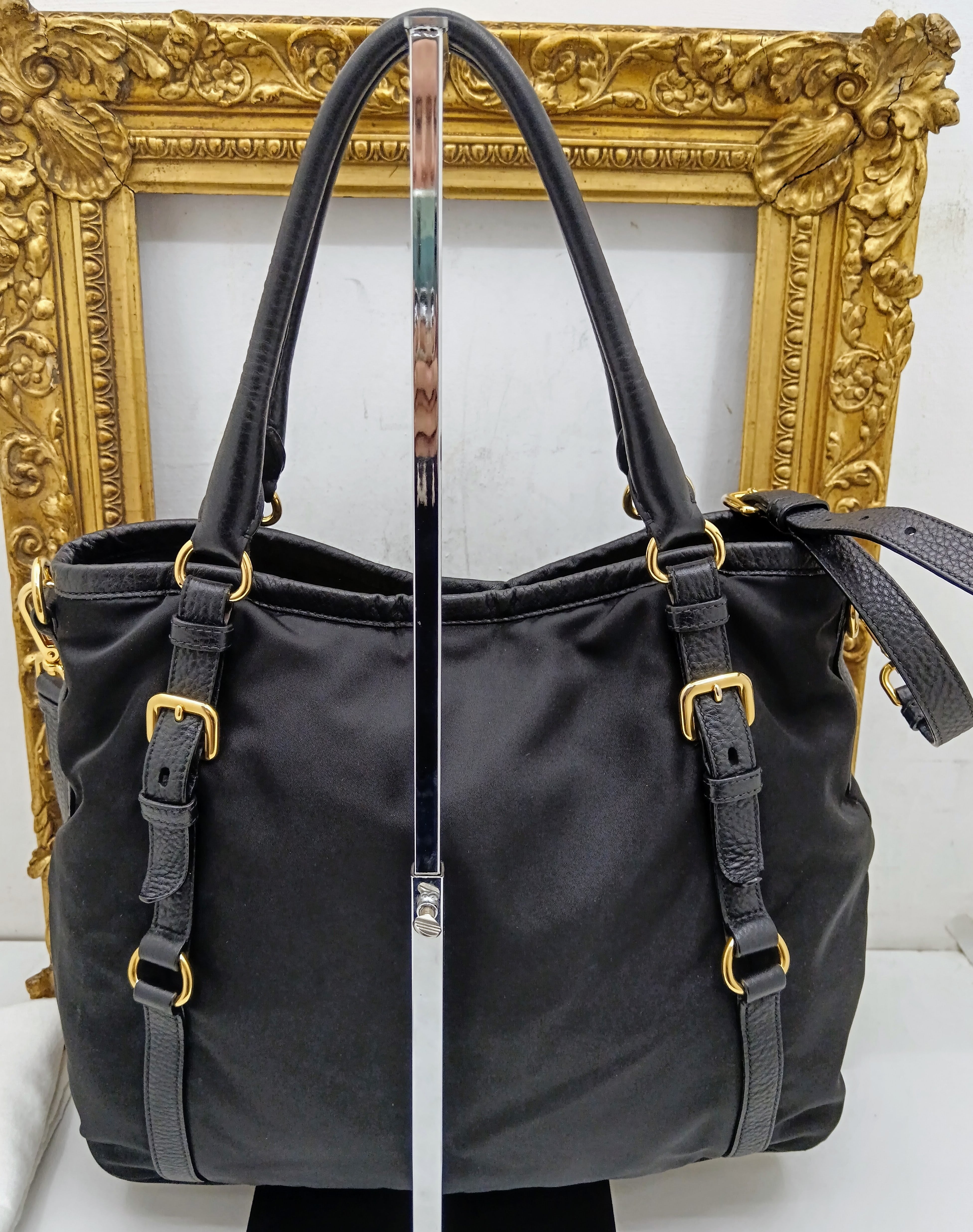 Prada - Shopper Re-Nylon e Pelle Nera Tracolla e fasce in pelle