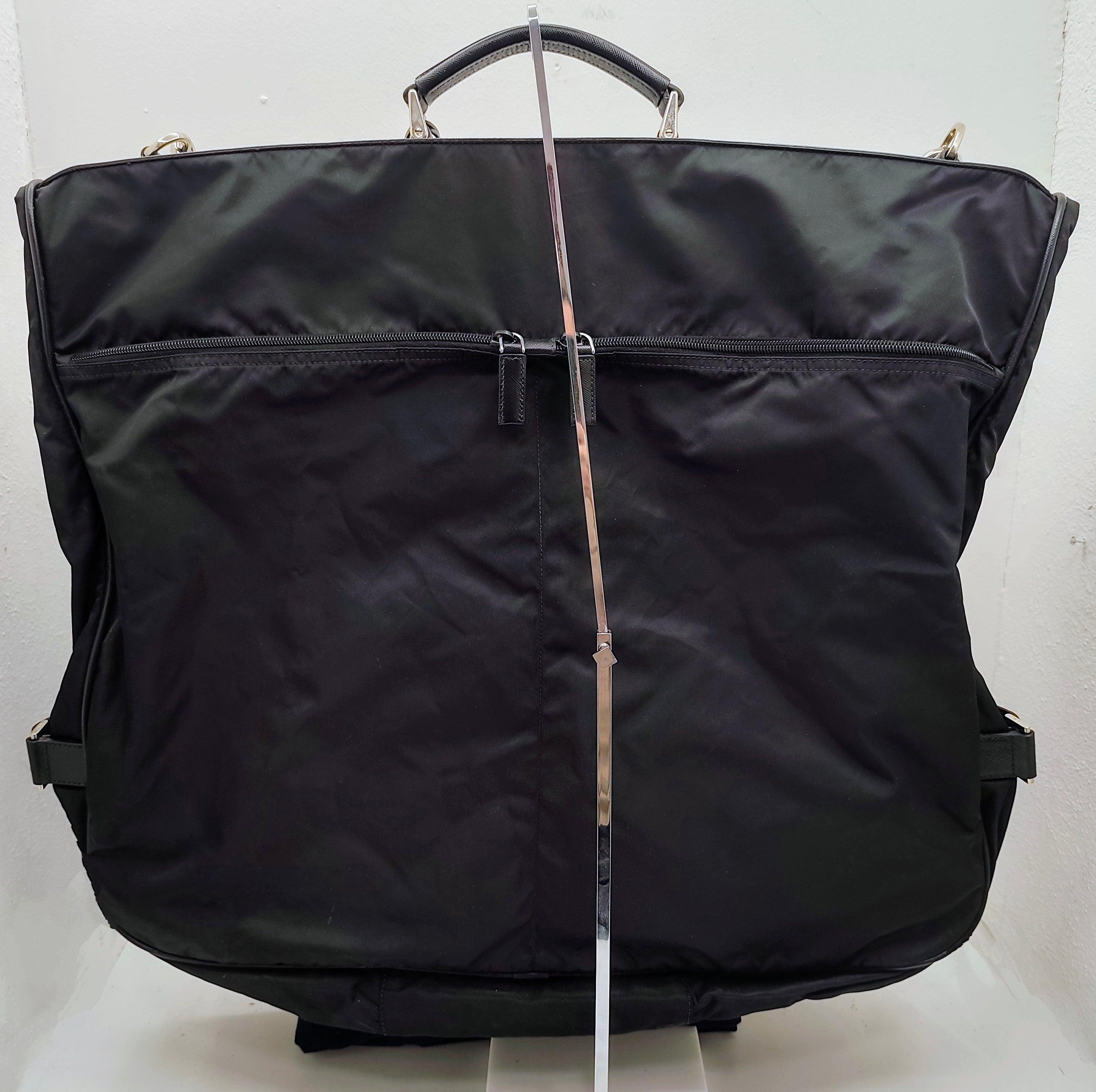 Prada - Borsone Porta Abiti da Viaggio in Re-Nylon e Pelle Nera
