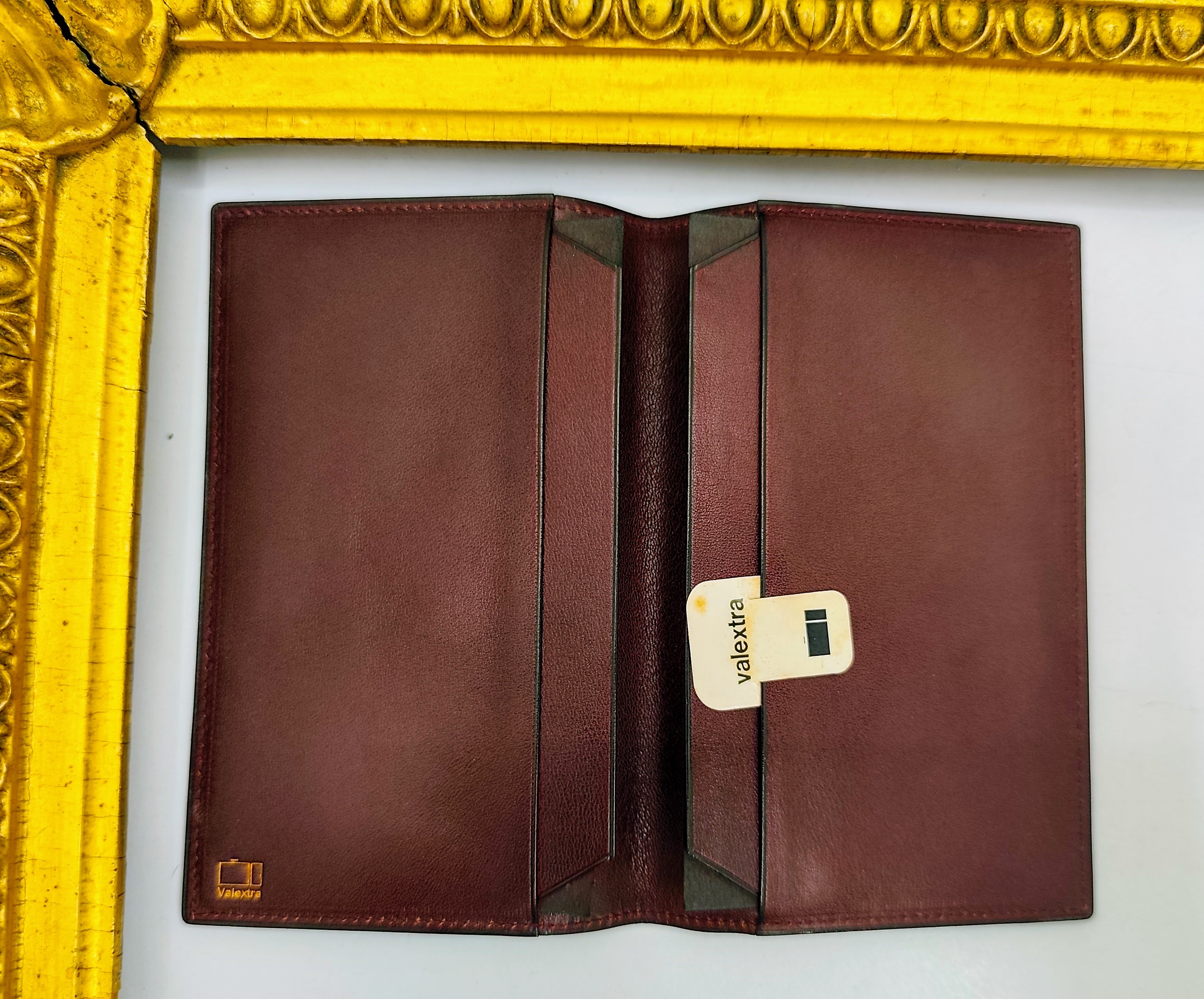 Valextra – Porta passaporto documenti in pelle bordeaux