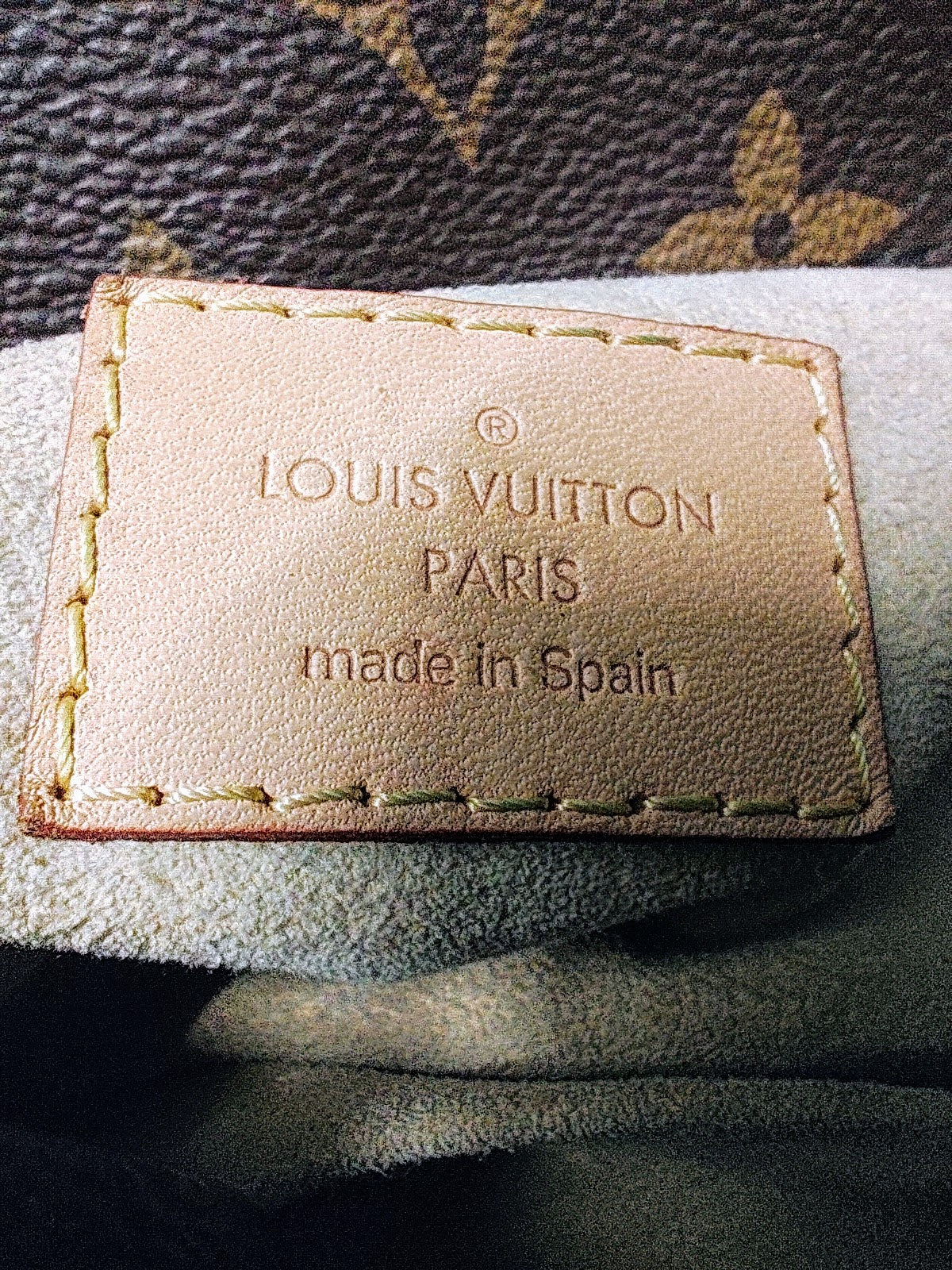 Louis Vuitton - Artsy Shopper Monogram