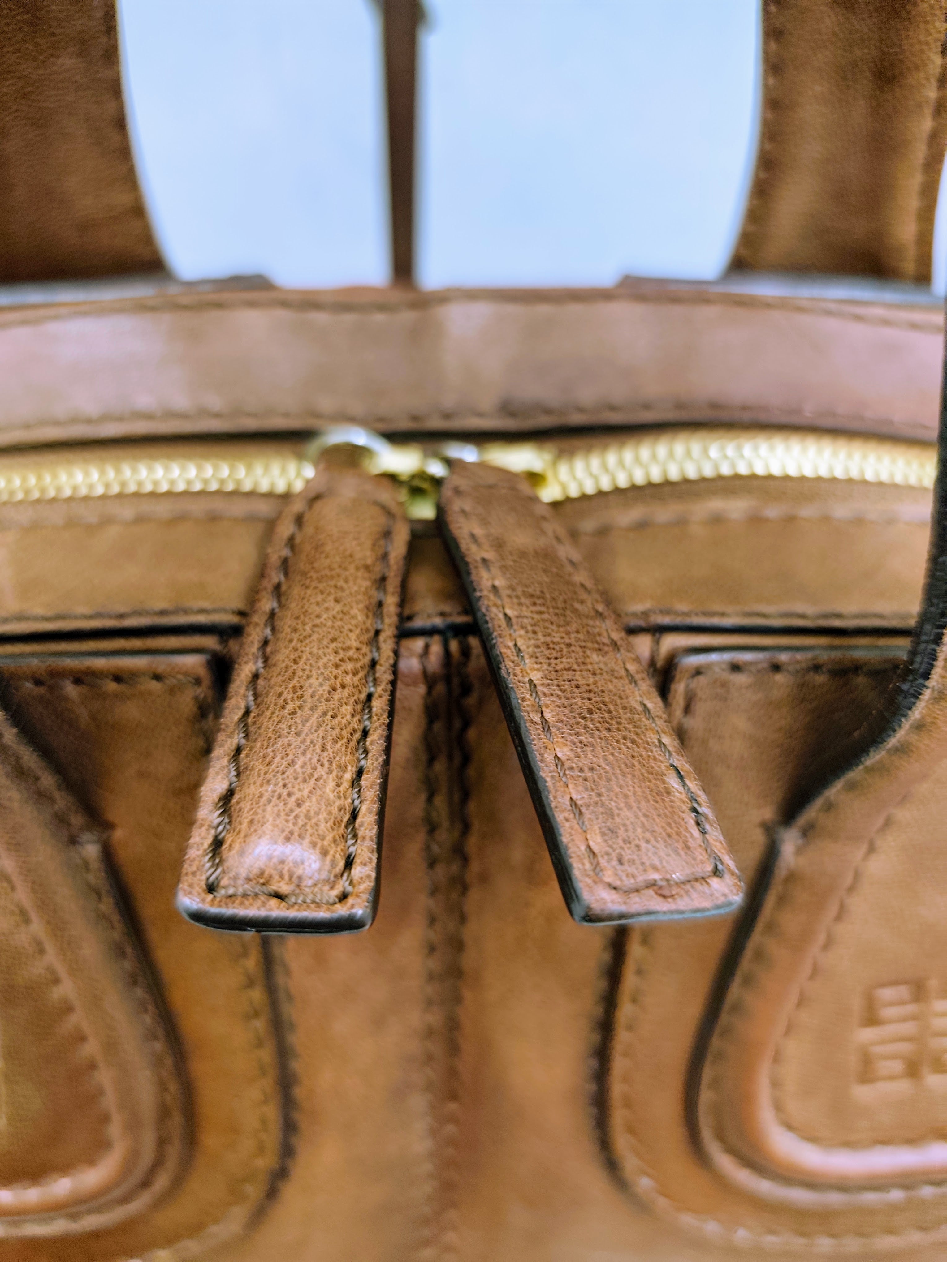 Givenchy – Borsa Shopper “Nightingale” in Pelle Nocciola