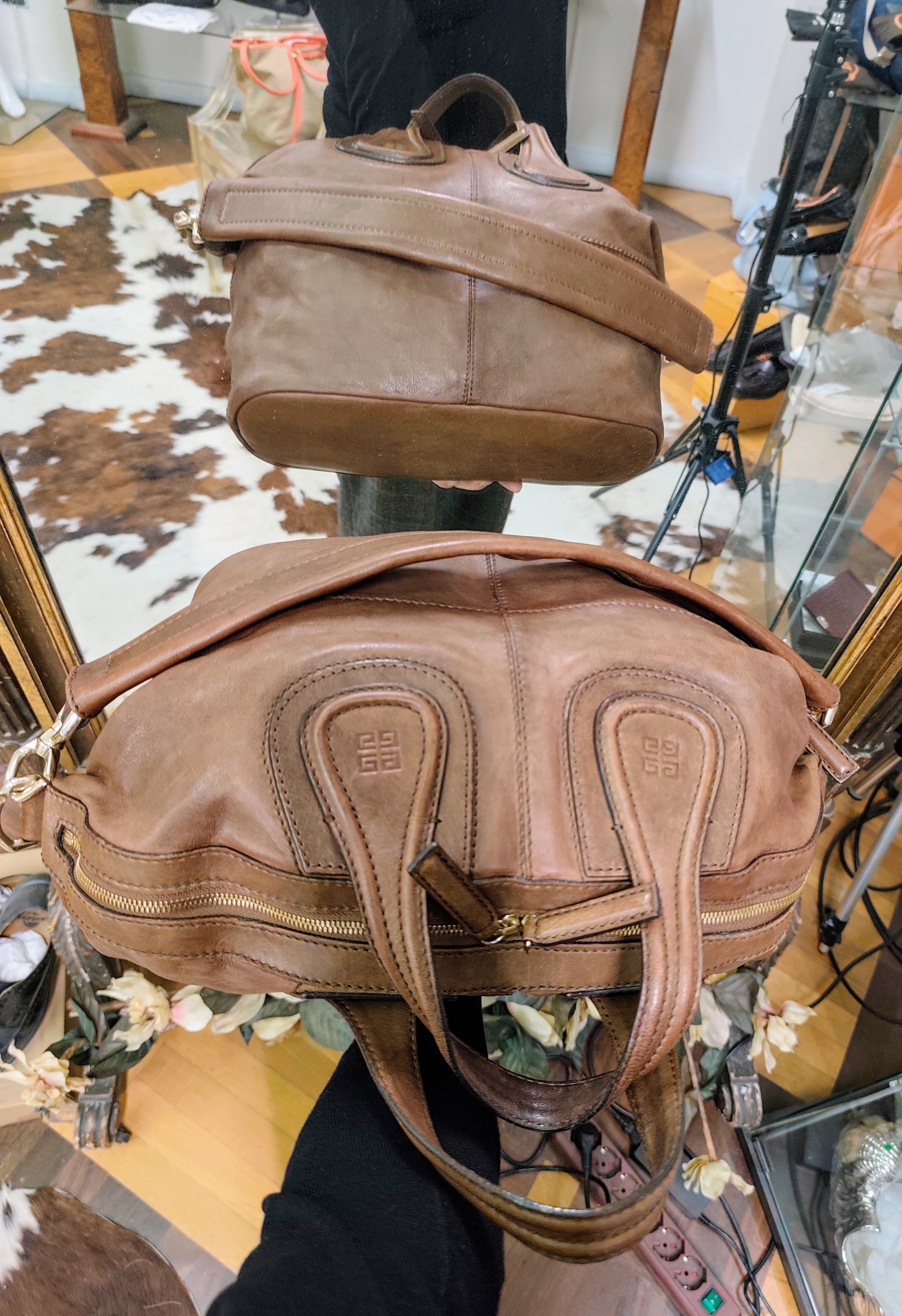 Givenchy – Borsa Shopper “Nightingale” in Pelle Nocciola