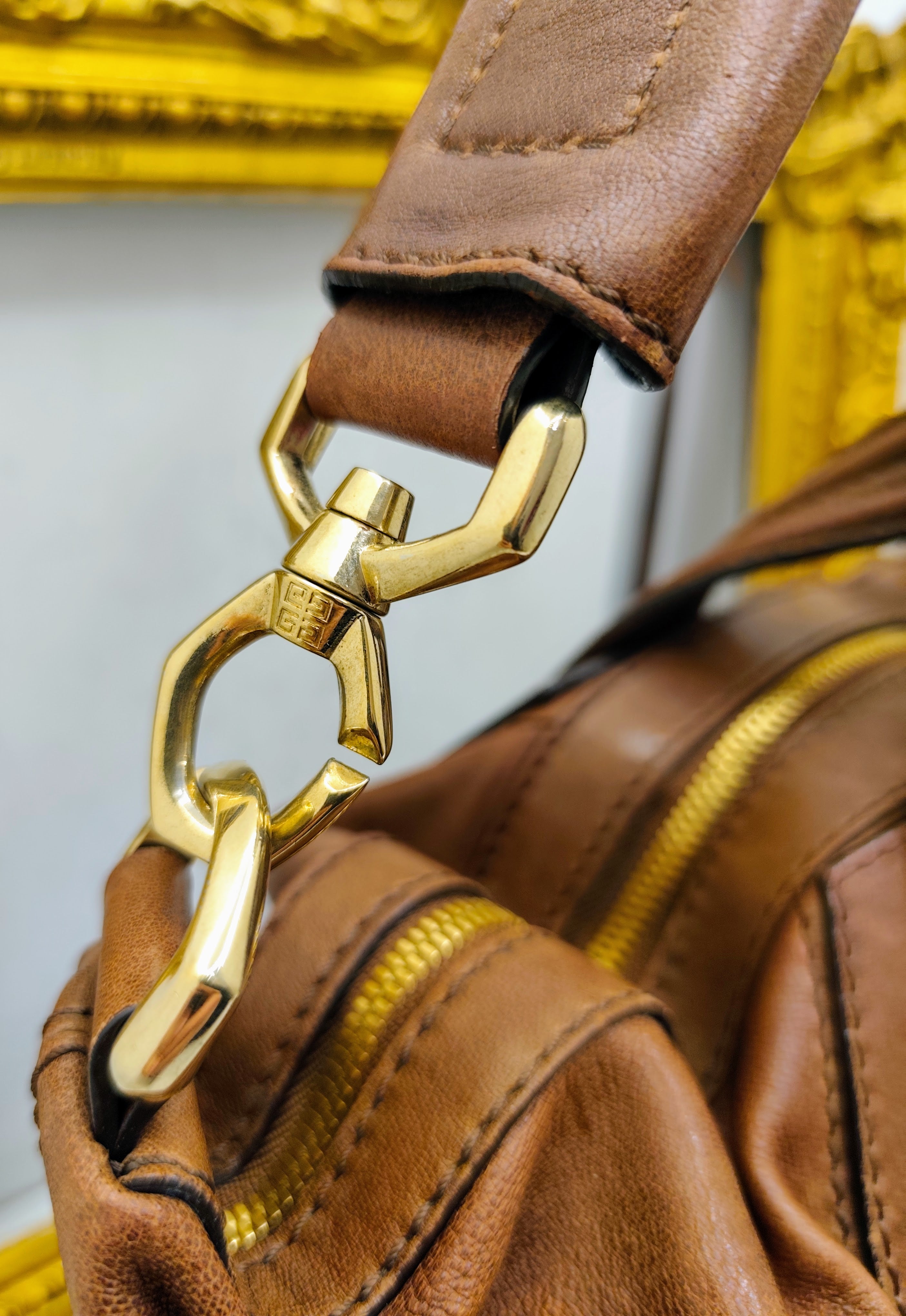 Givenchy – Borsa Shopper “Nightingale” in Pelle Nocciola