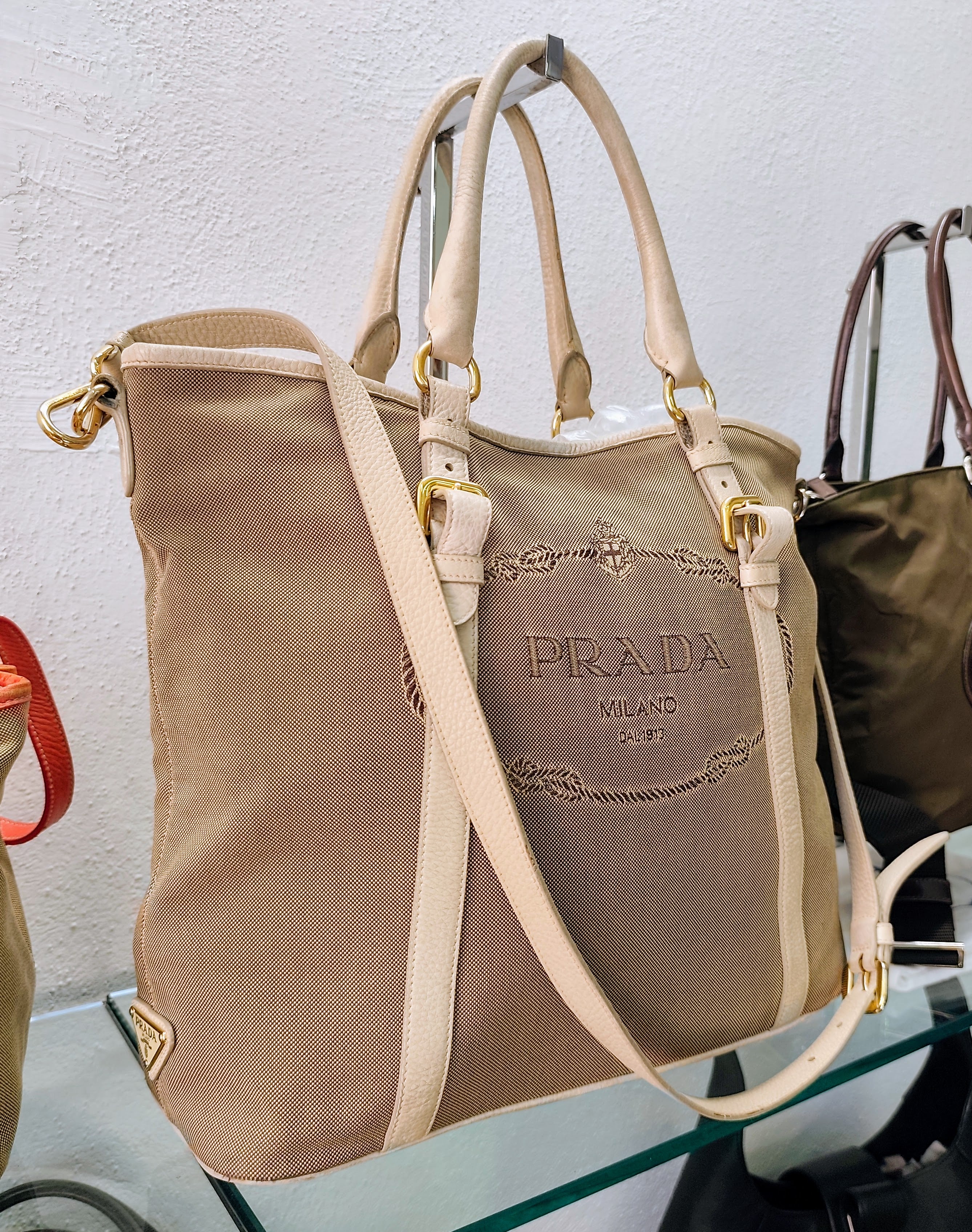 Prada – Shopper Tote Bag Logo Jacquard Tessuto Beige e Pelle Bianco