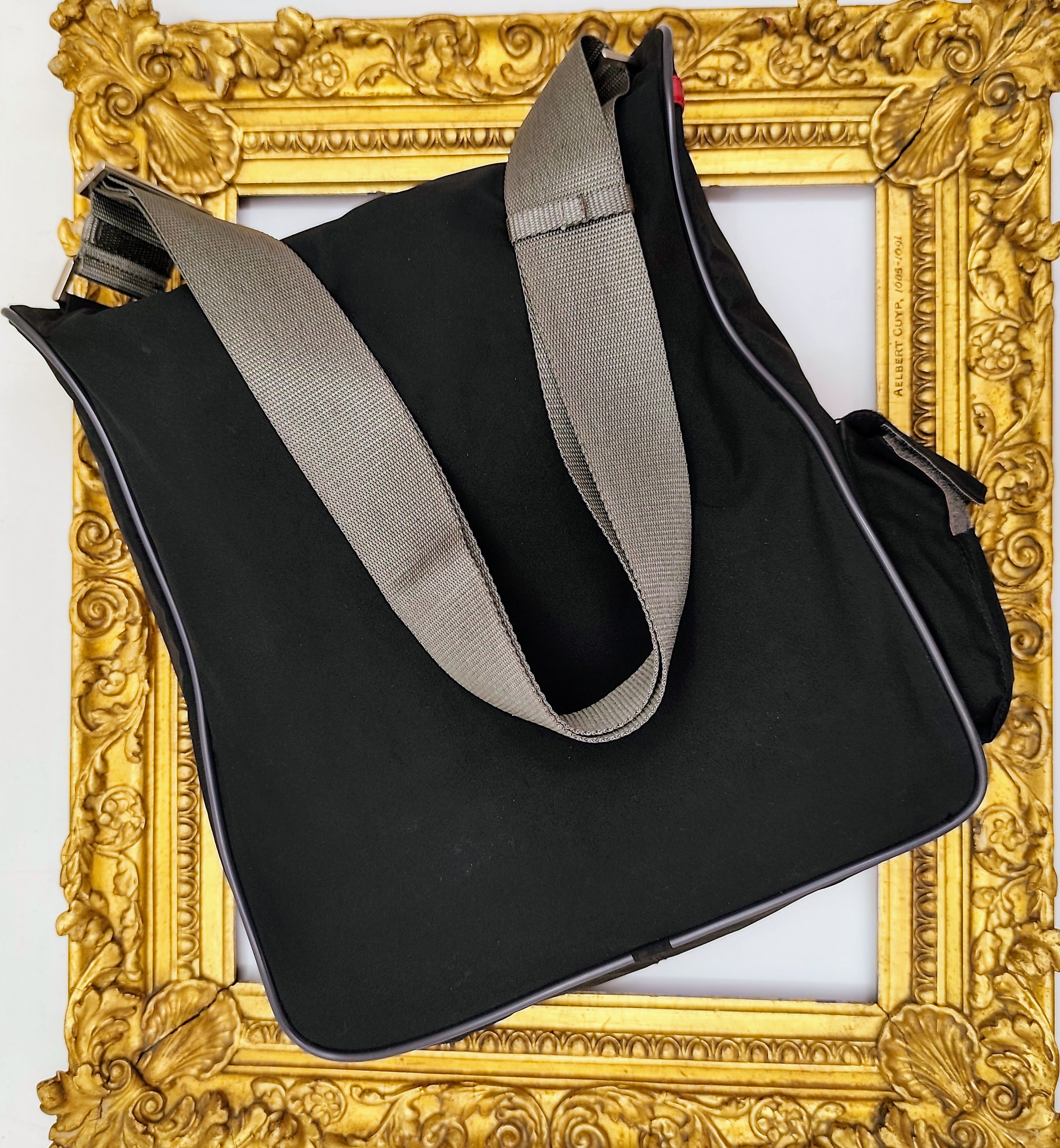 Prada – Borsello da Viaggio Unisex Linea Sport “Luna Rossa” in Nylon Nero