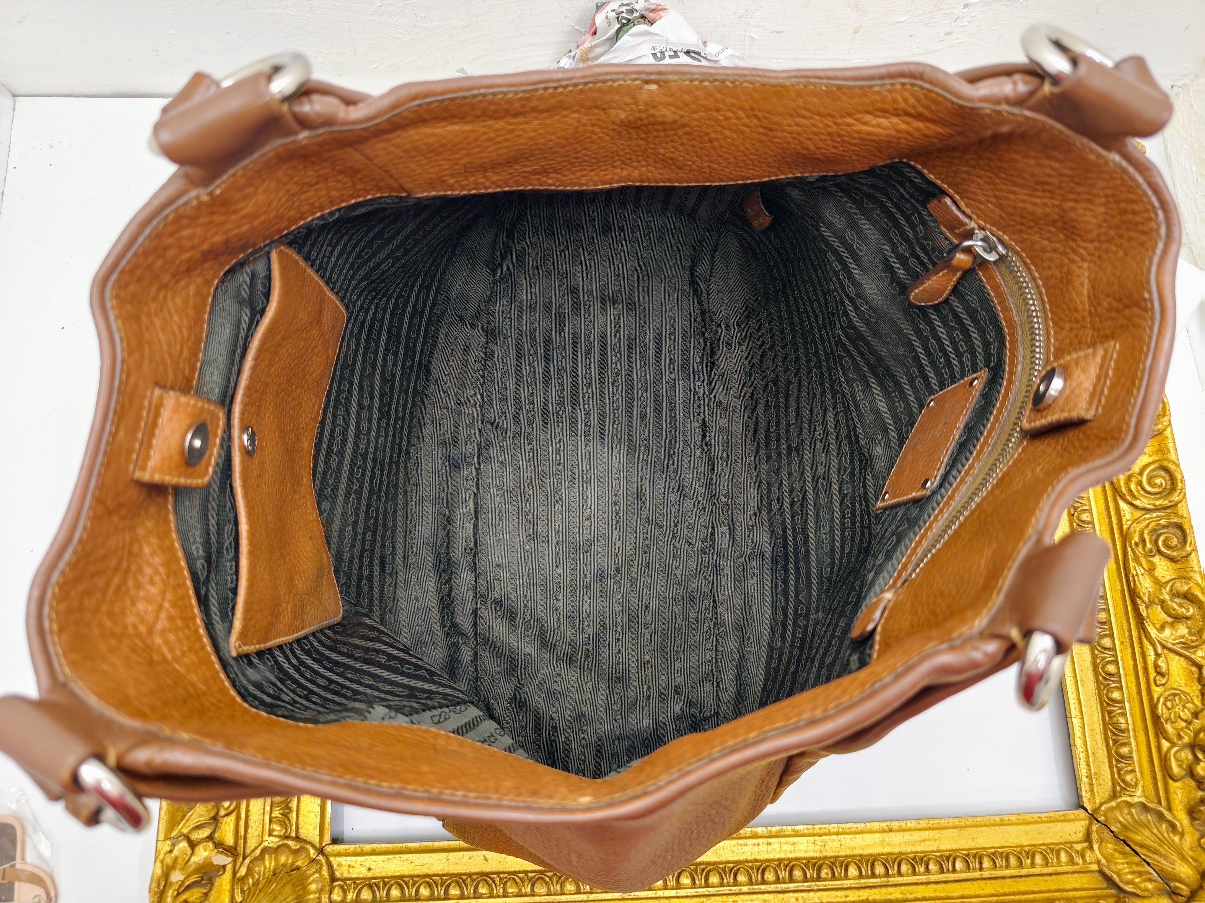 Prada - Borsa Shopping Spalla in Pelle Martellata Marrone