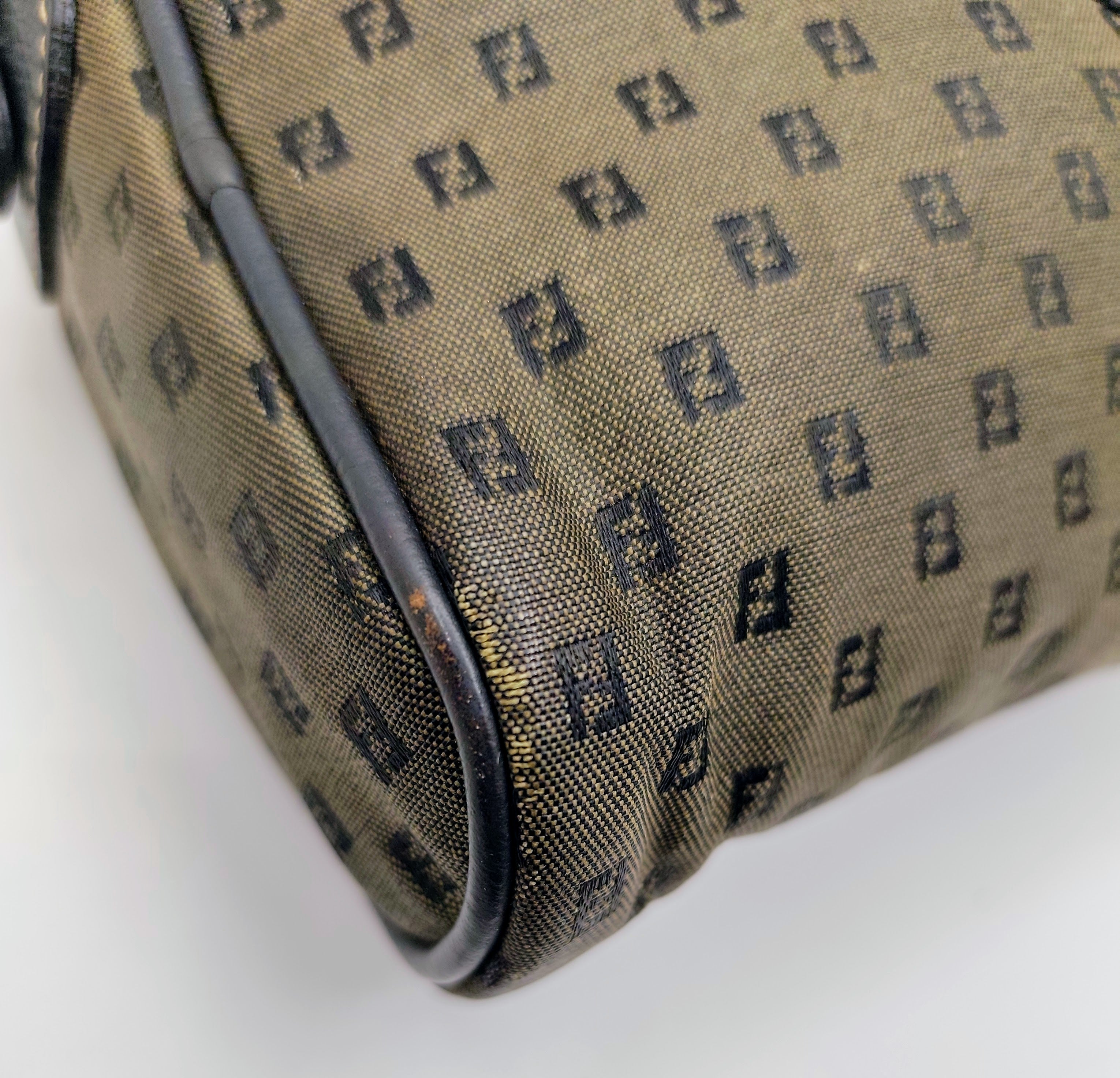 Fendi – Camera Bag Postina a Tracolla in Canvas Grigio e Pelle Blu