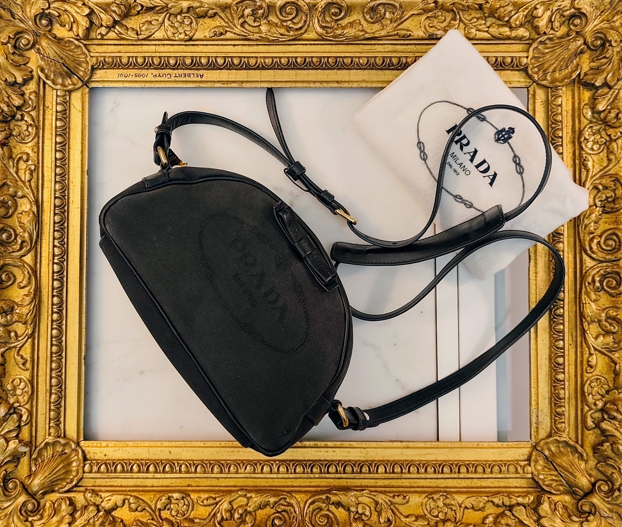Prada - Pochette Clutch a Tracolla in Tessuto Jacquard Grigio con Inserti in Pelle Nera